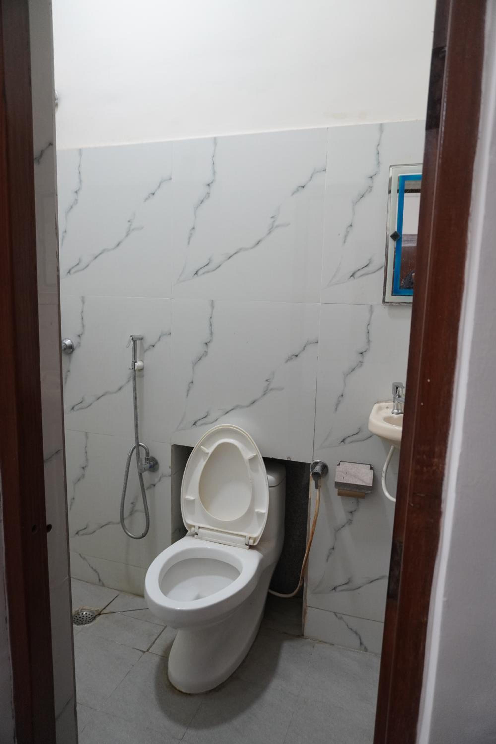 Twin Room with Private Bathroom photo 3