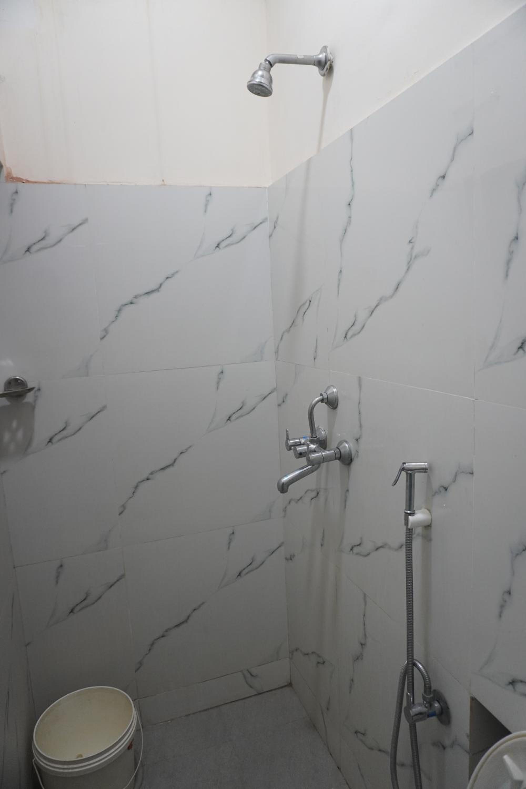 Twin Room with Private Bathroom photo 2