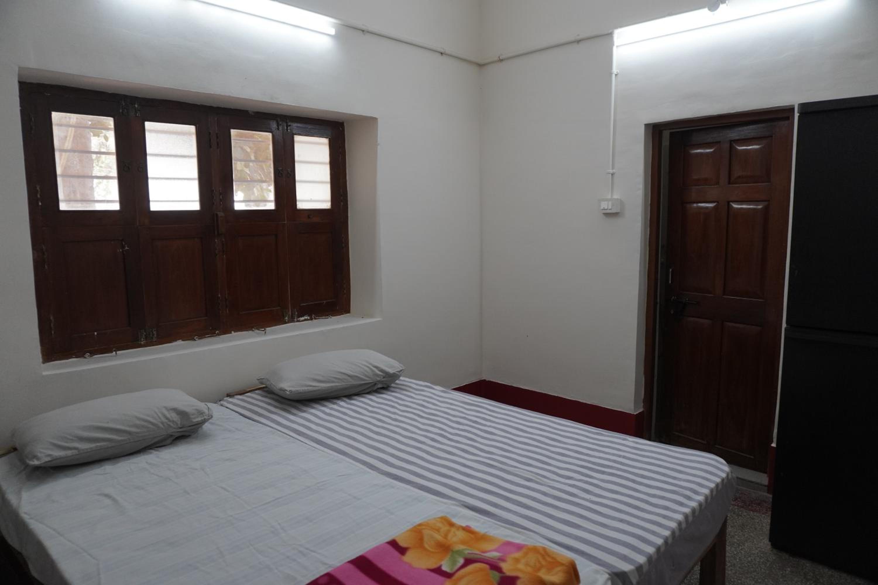 Twin Room with Private Bathroom photo 1