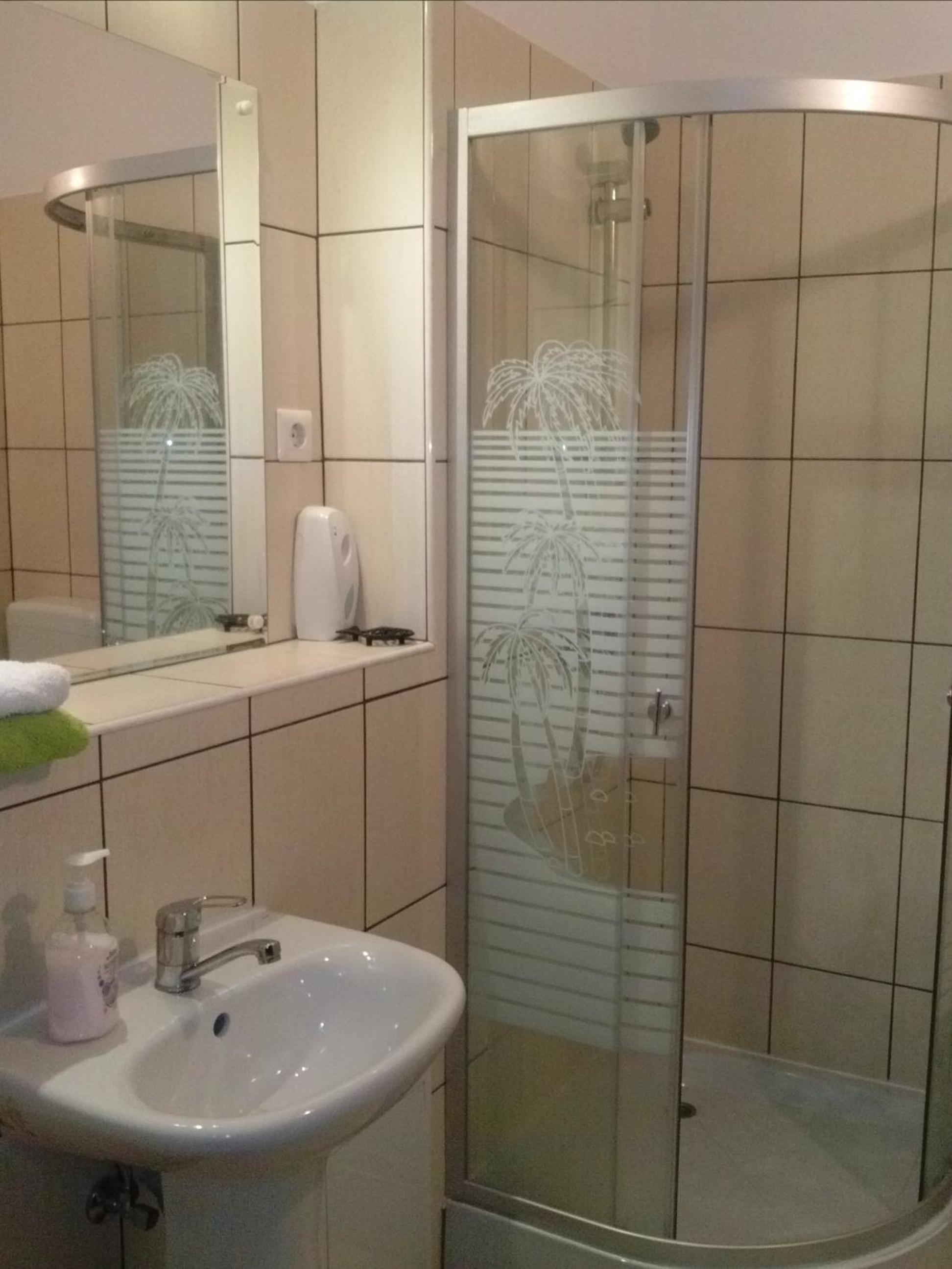 Two-Bedroom Suite - Photo 4
