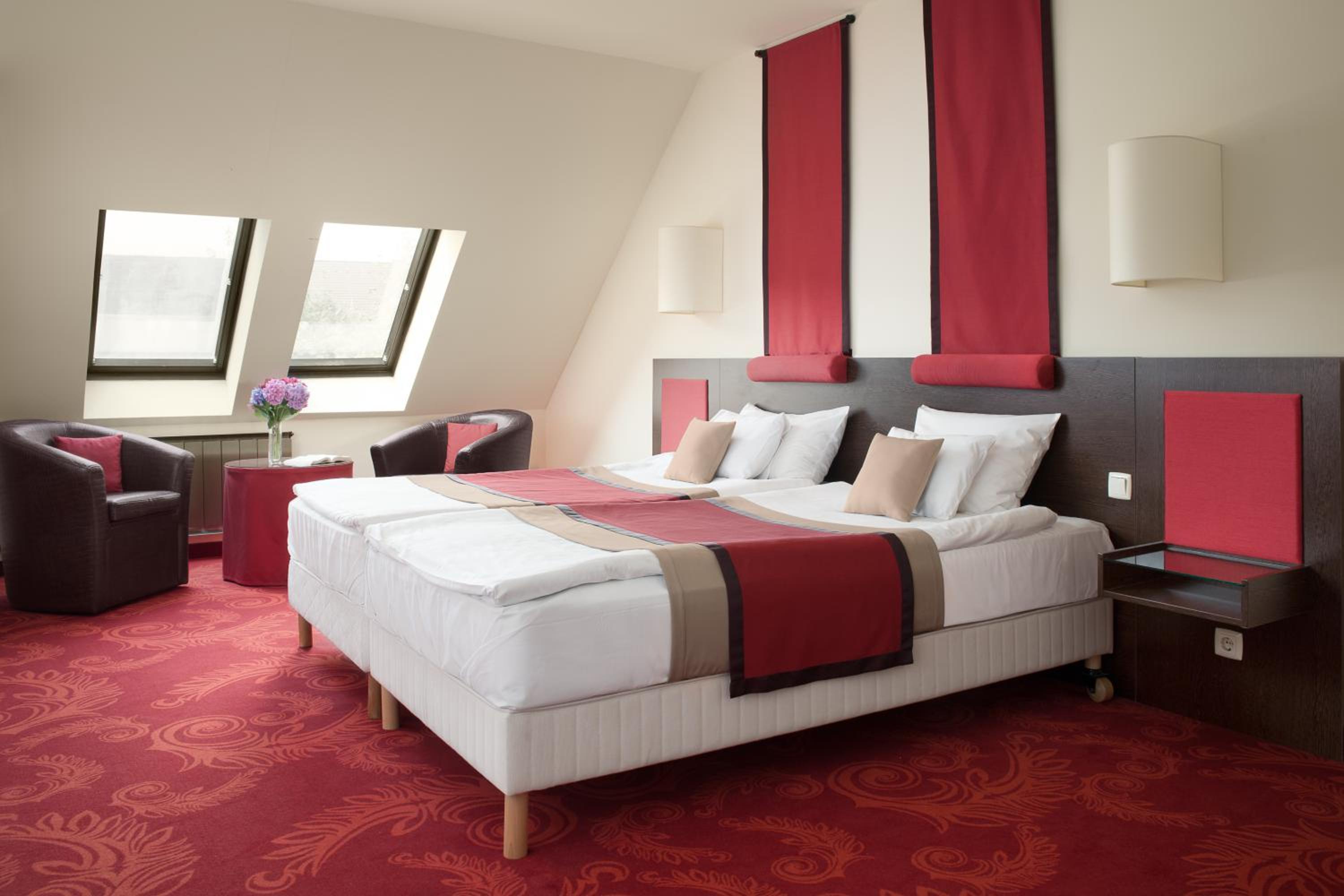Bed & Sleeping Area