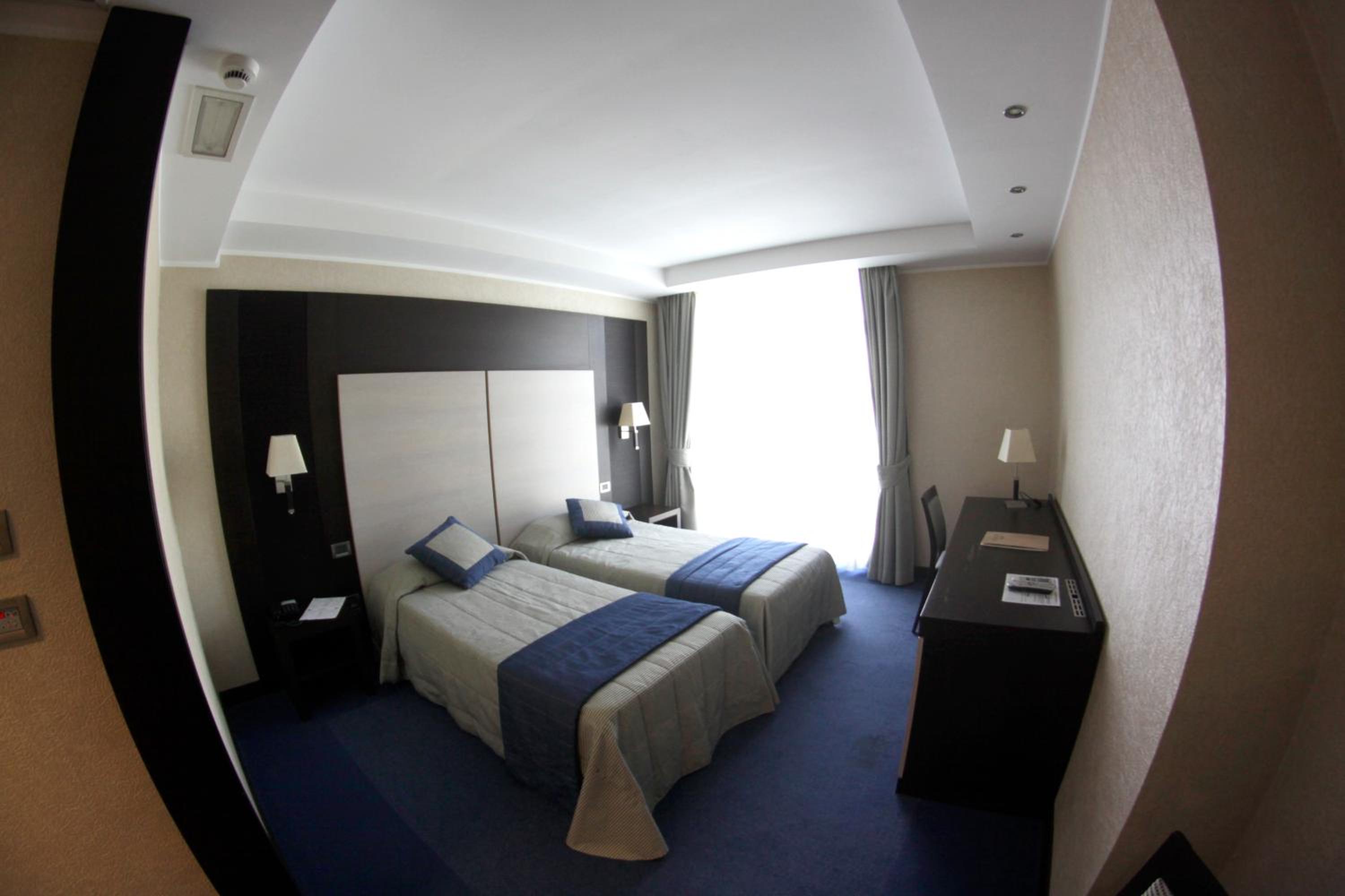 Twin Room - Photo 1