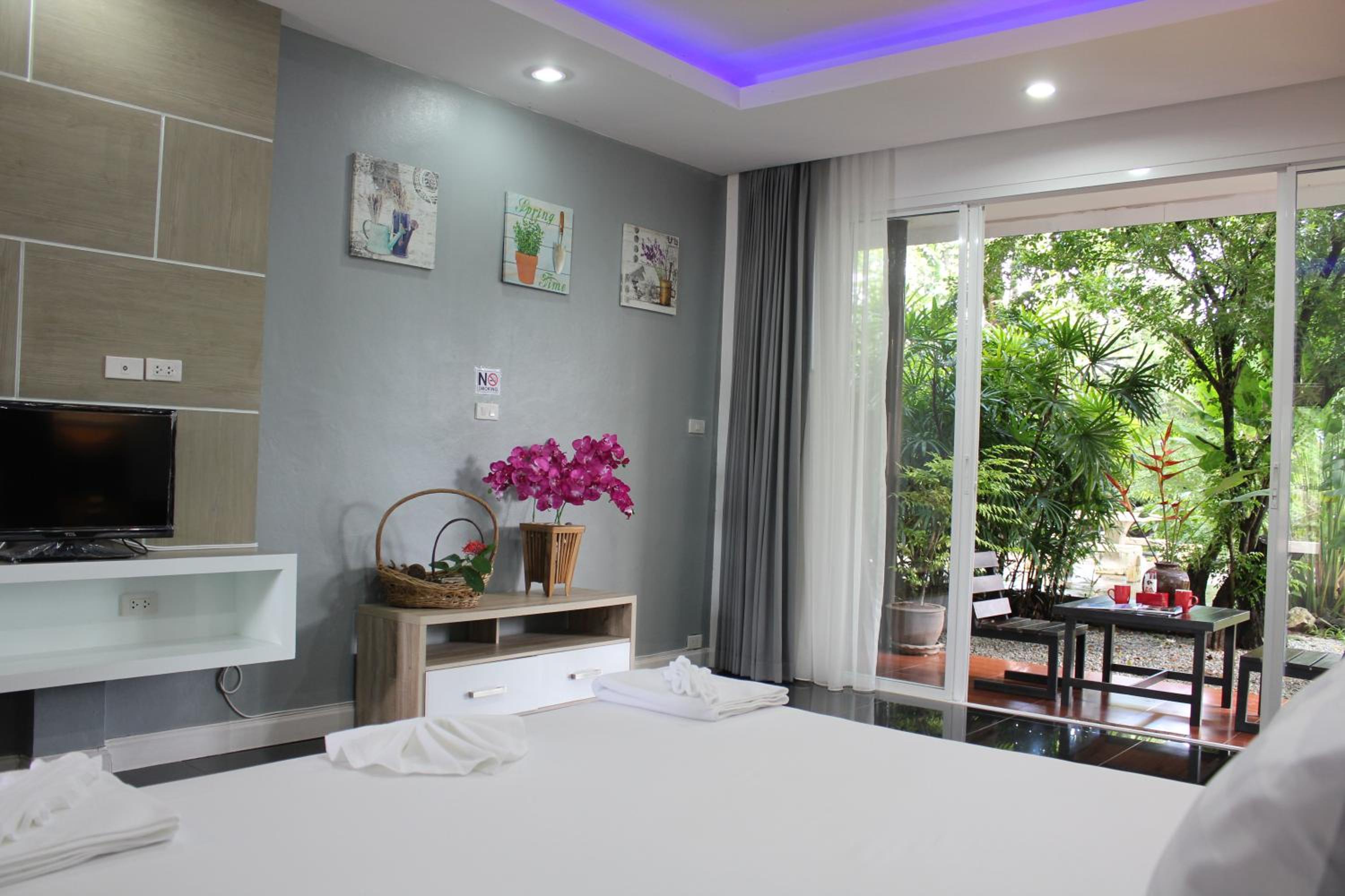 Studio with Garden View - Photo 11