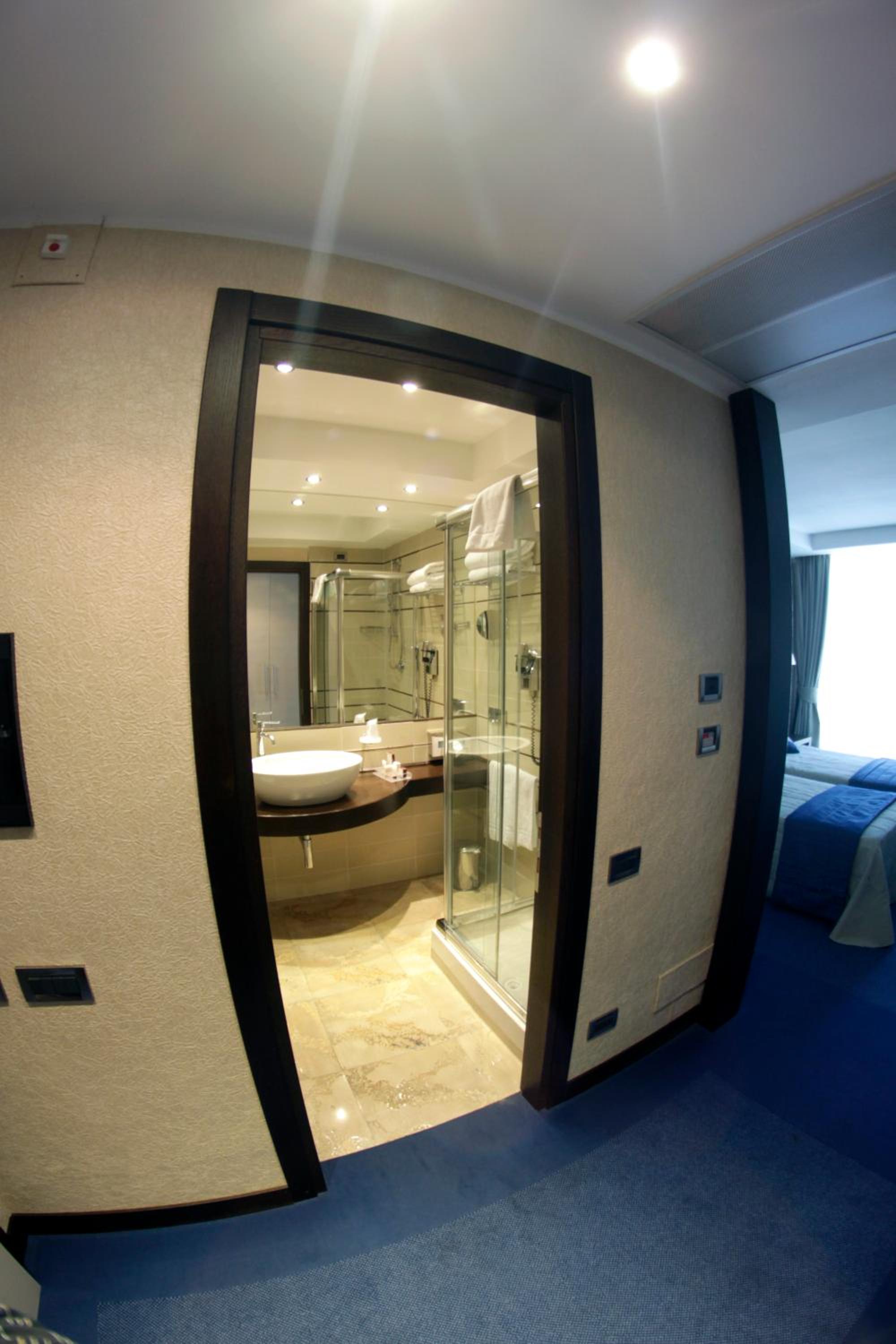 Twin Room - Photo 2