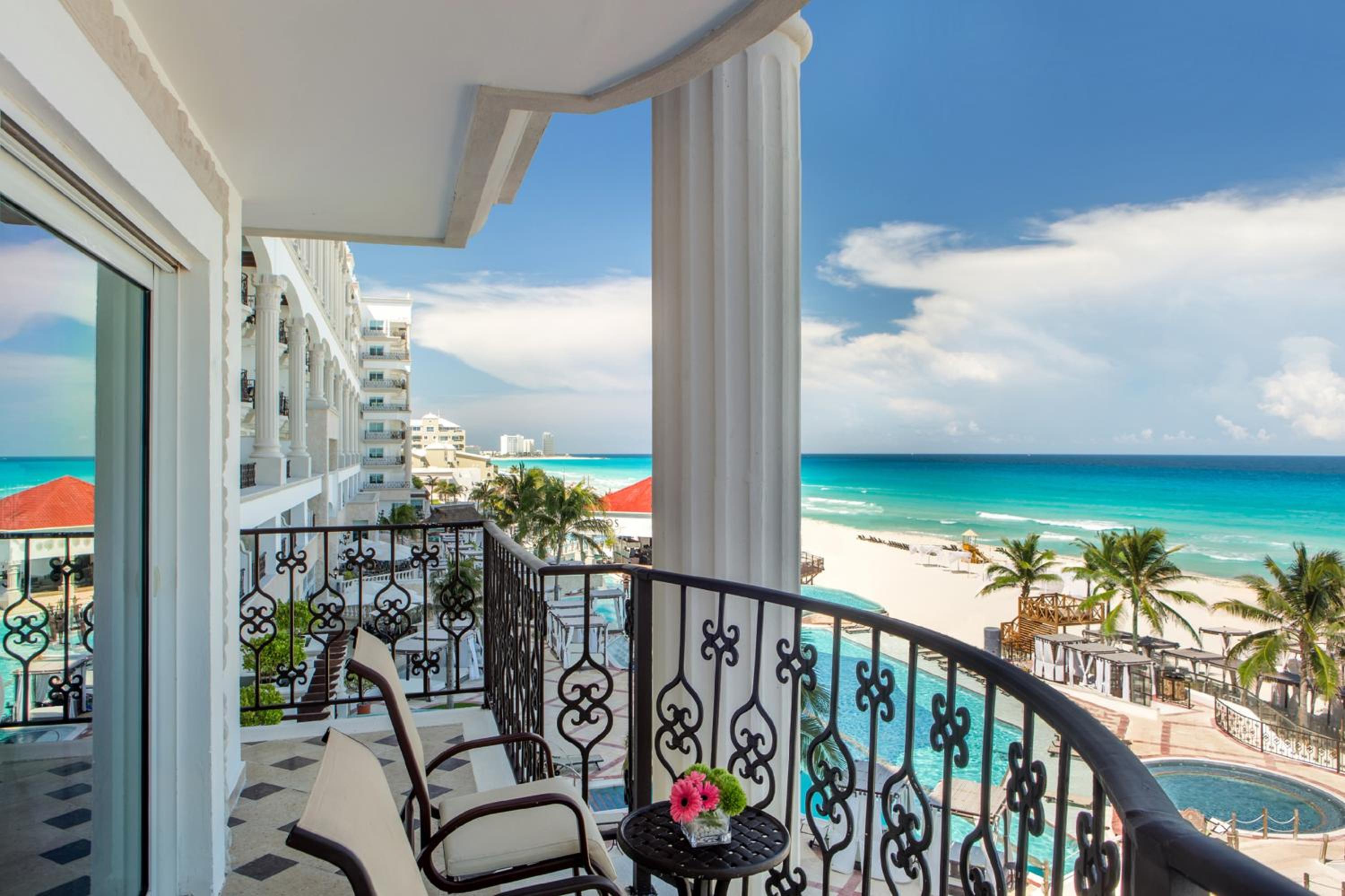 Luxury King Suite - Oceanfront - Photo 2