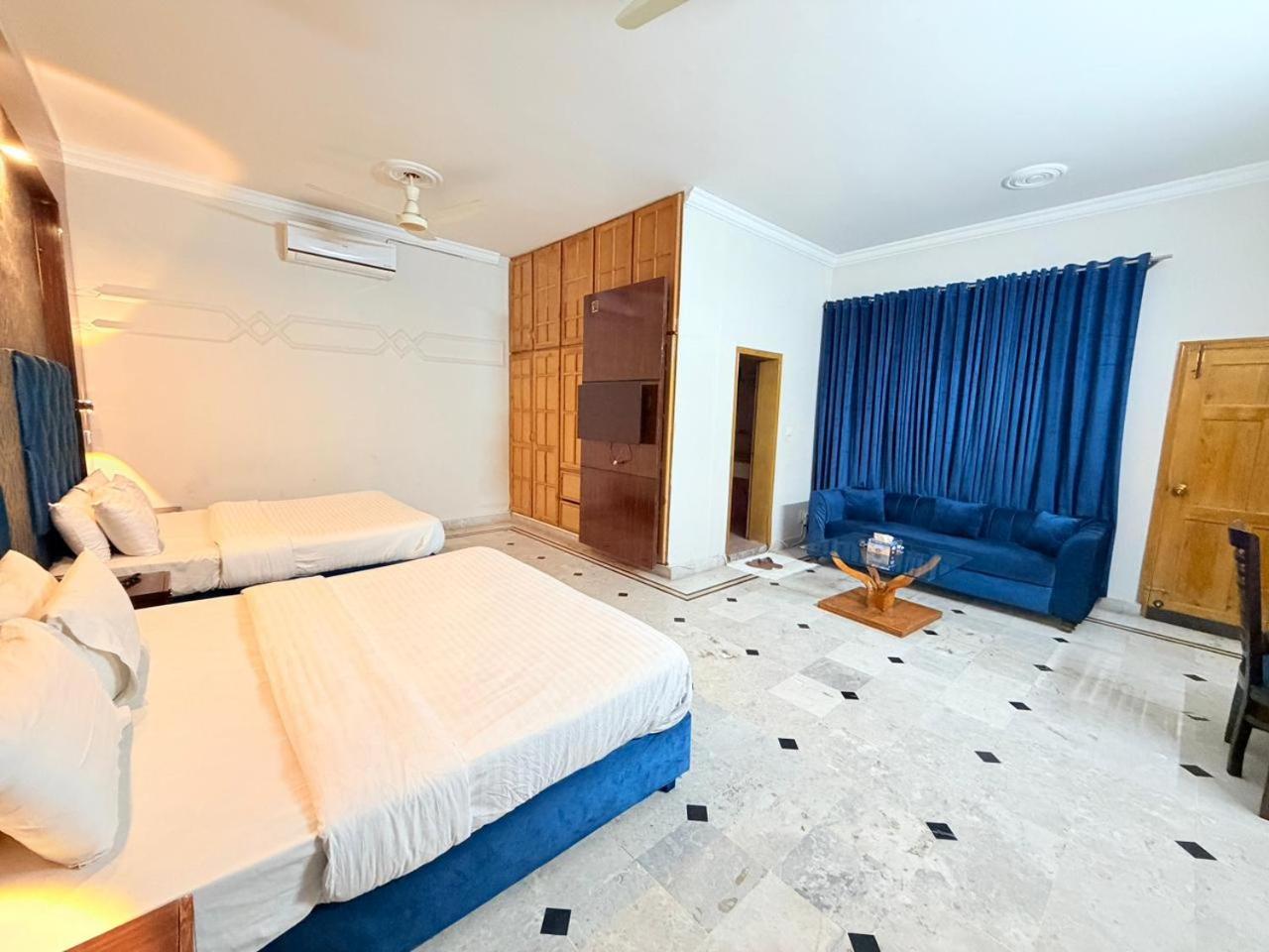 Deluxe King Room