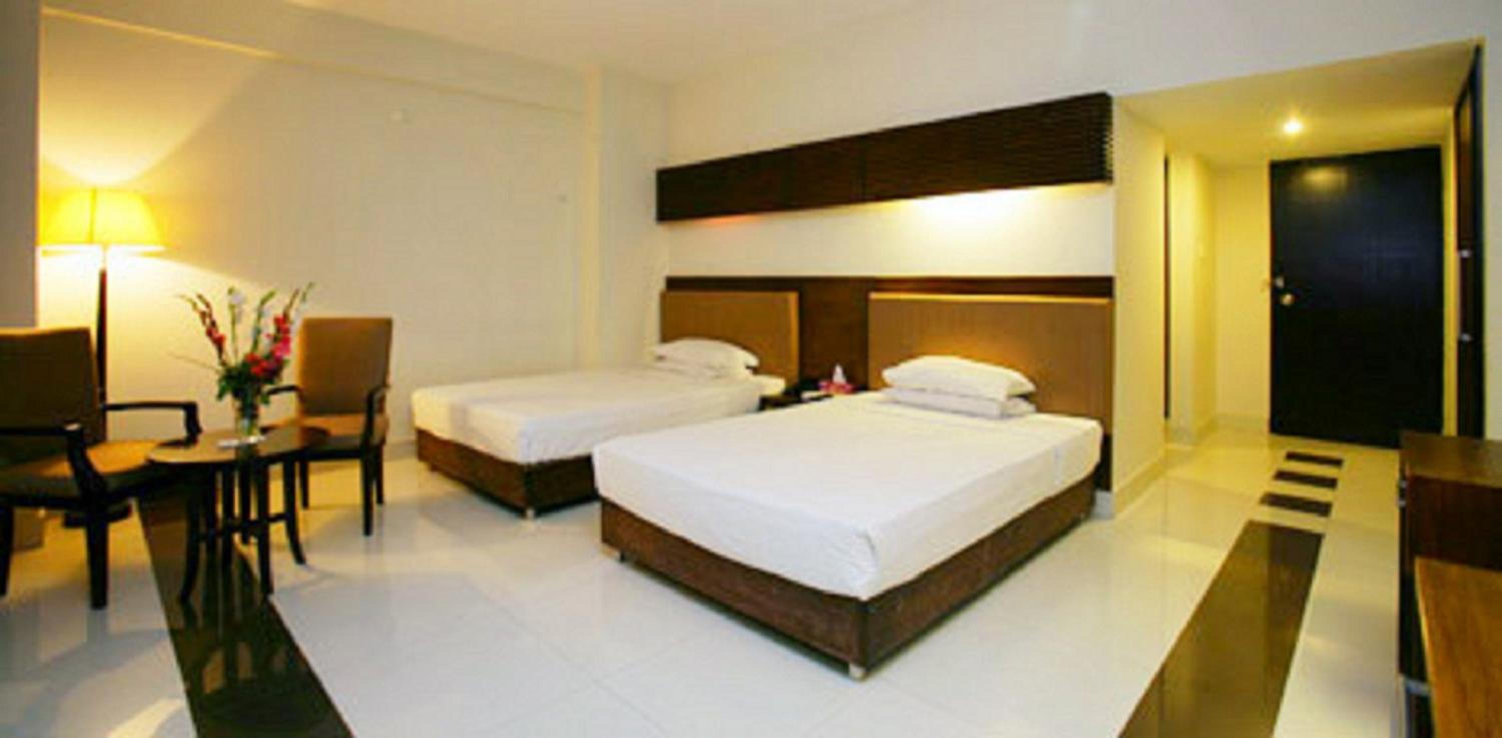 Deluxe Queen Suite
