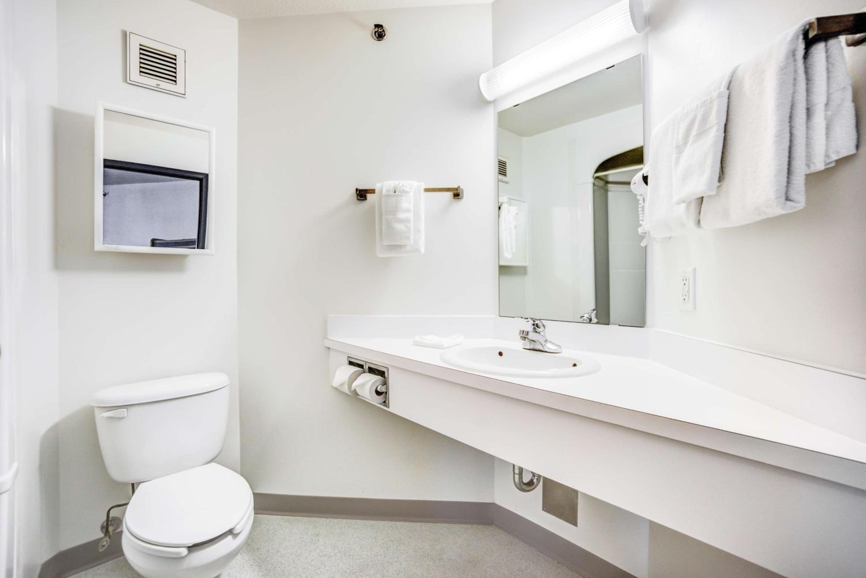 Deluxe Quadruple Room - Non-Smoking - Photo 2