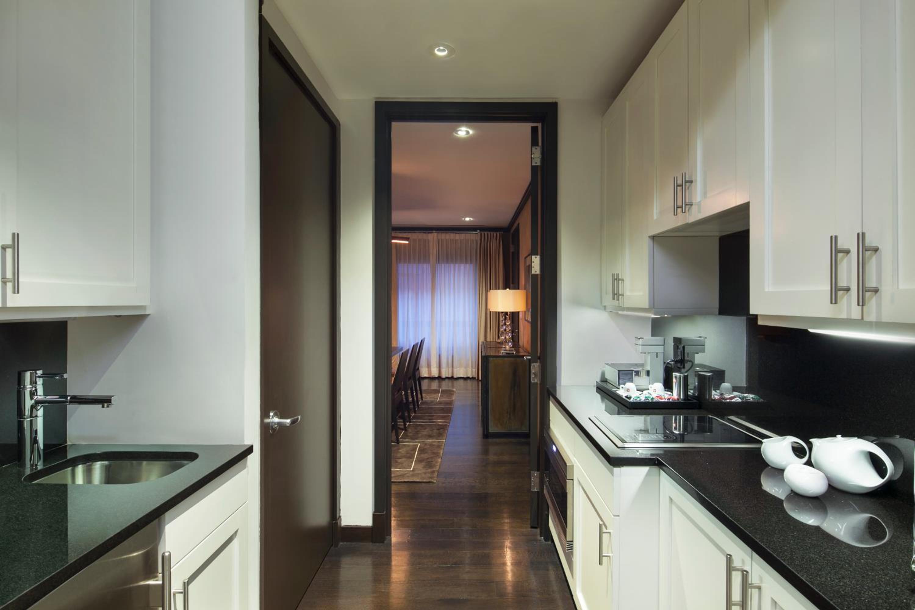 One-Bedroom Director Penthouse Suite