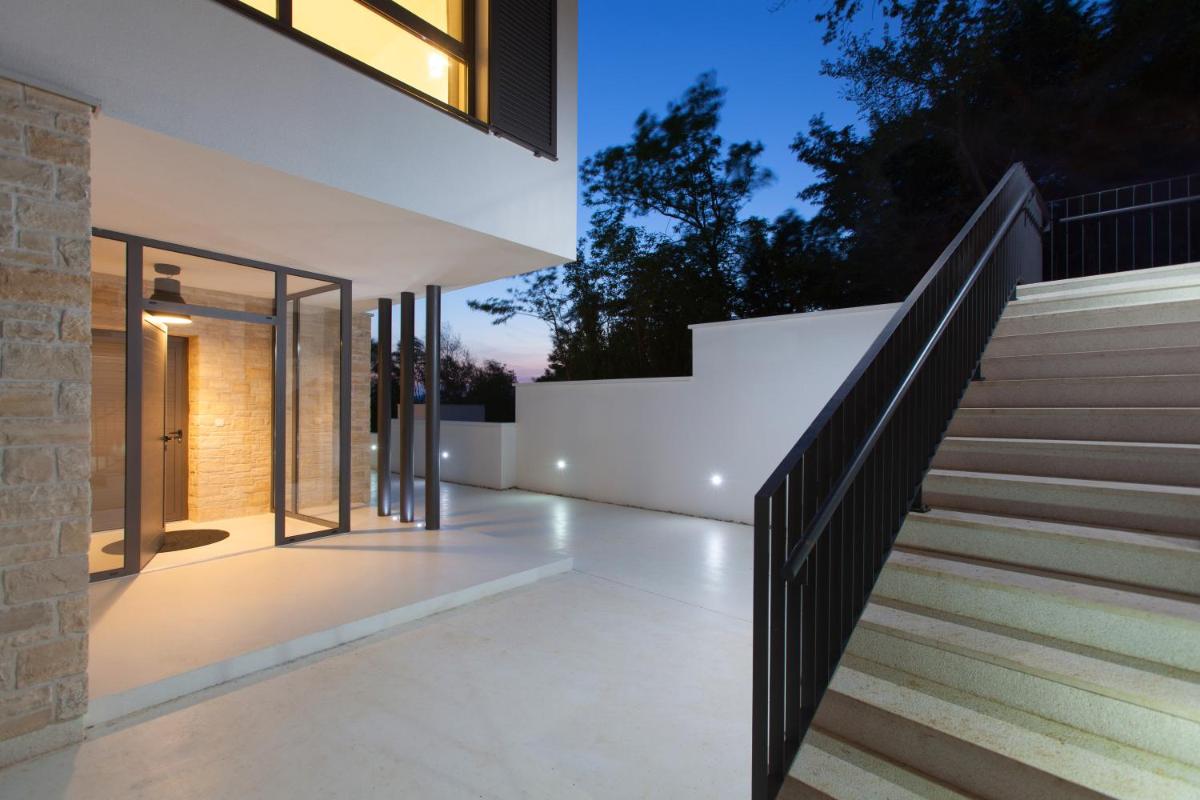 Villa with Private Pool photo 2