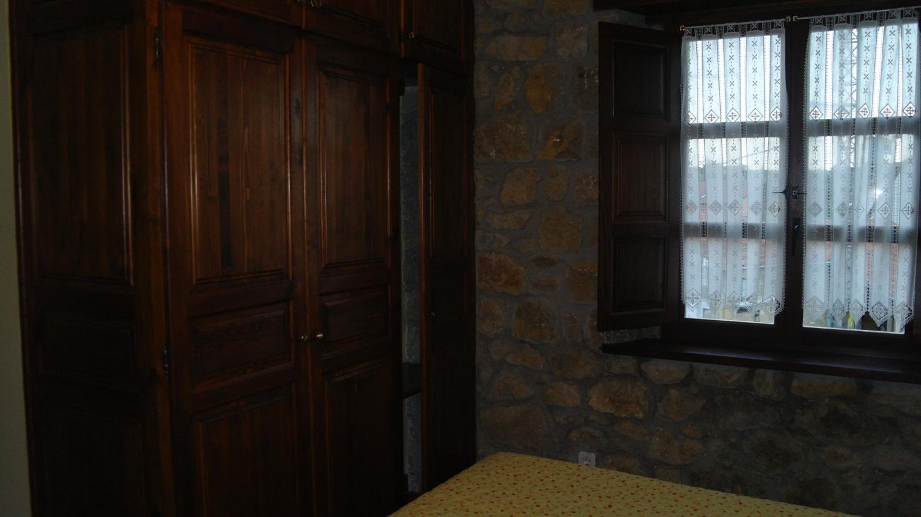 Apartment with Balcony - Photo 6