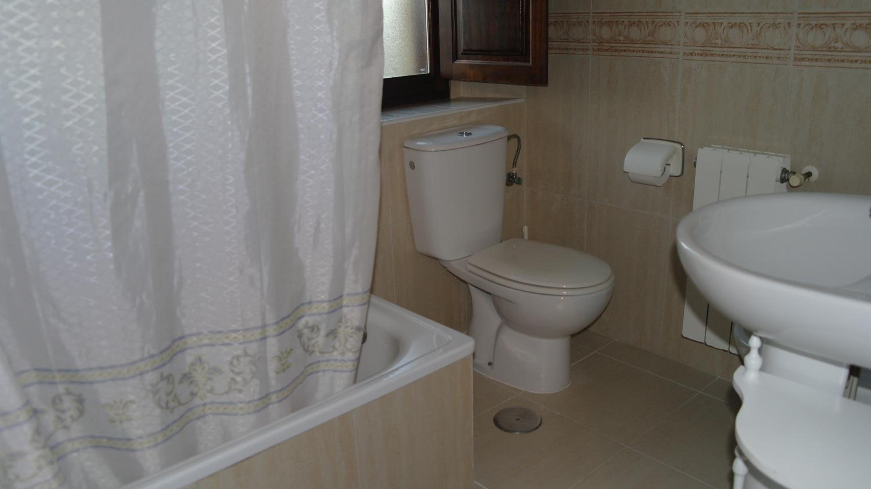 Apartment with Balcony - Photo 9