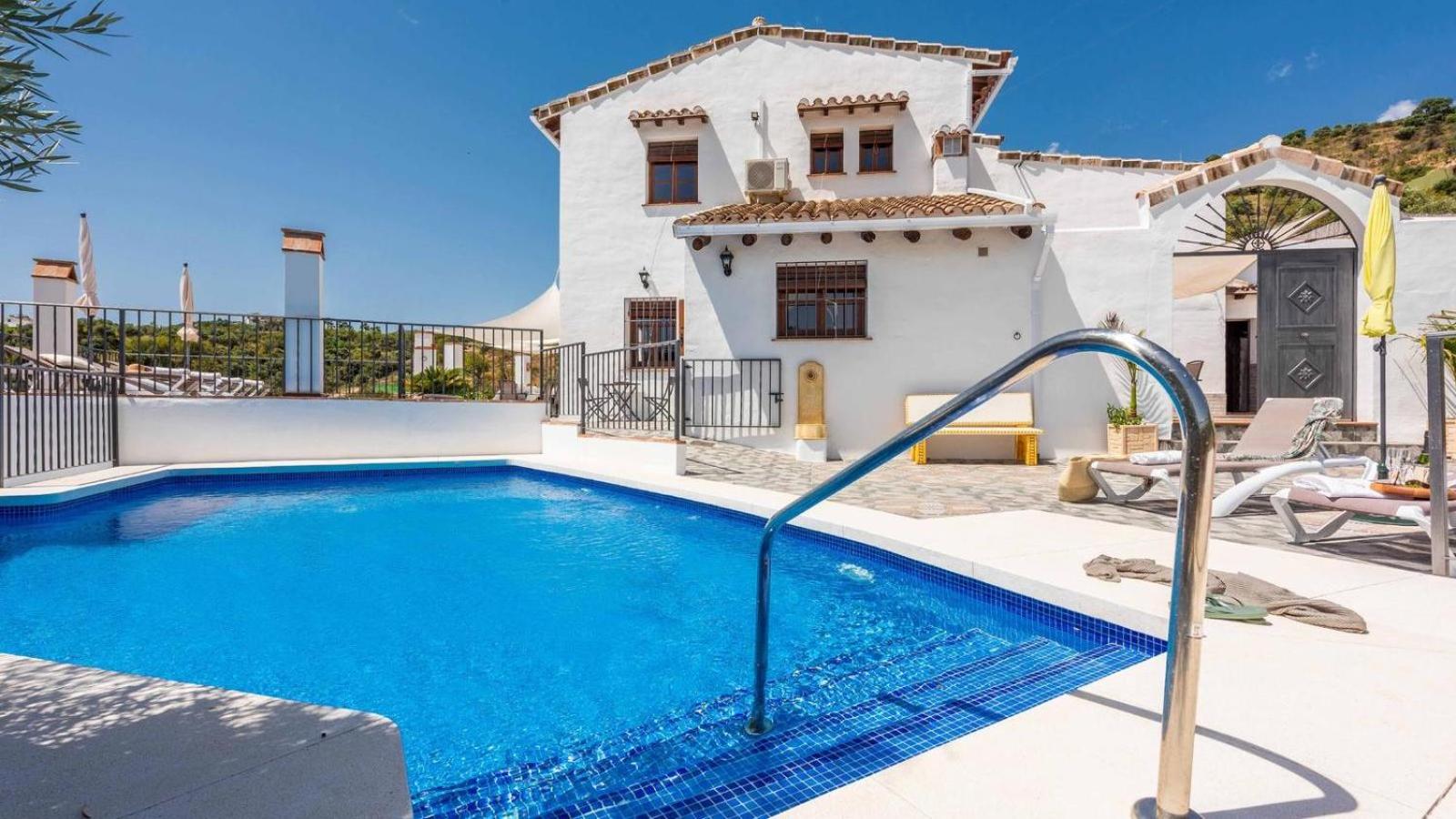 Five-Bedroom Villa photo 3