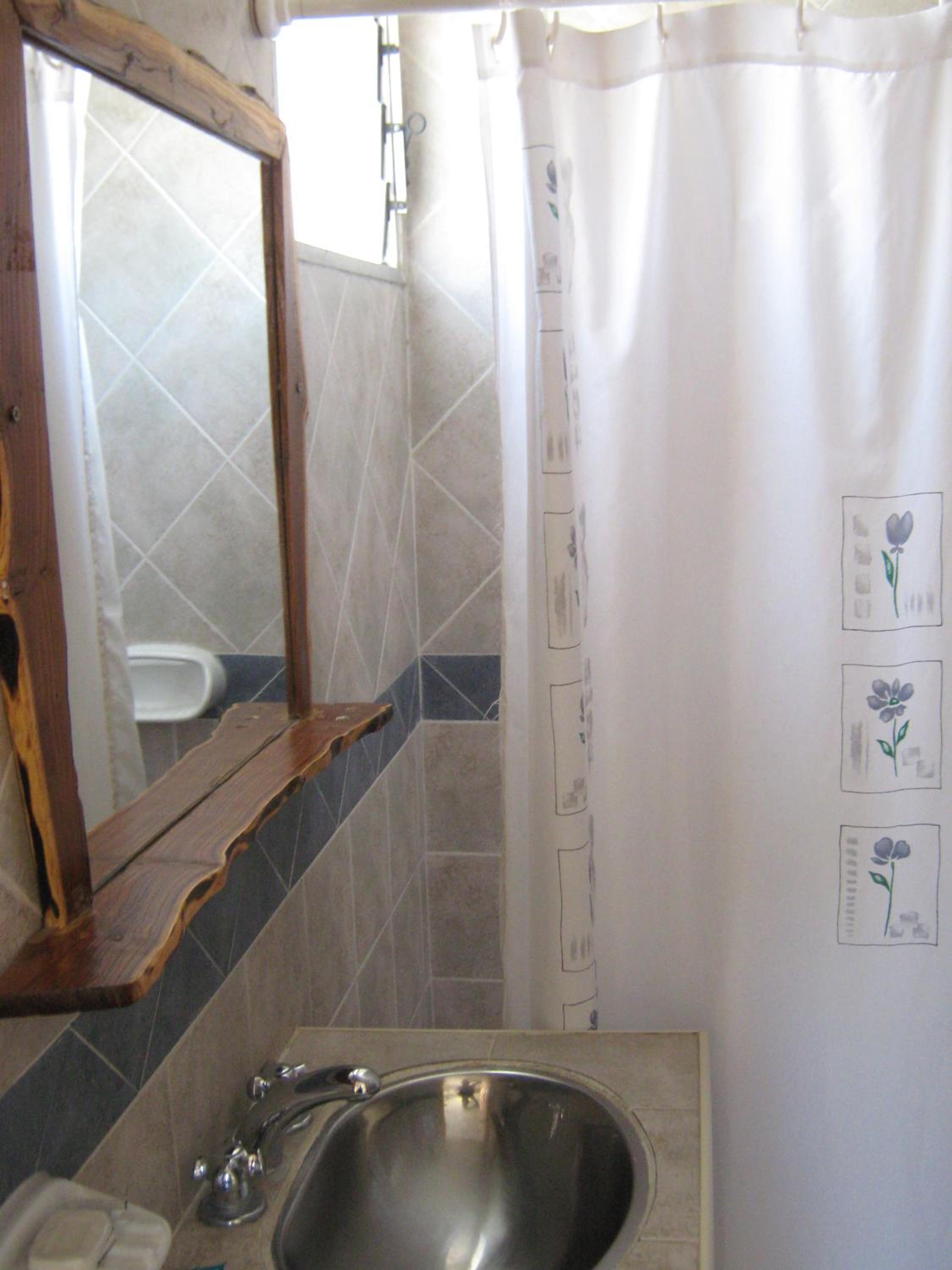 Two-Bedroom Cabin  photo 2