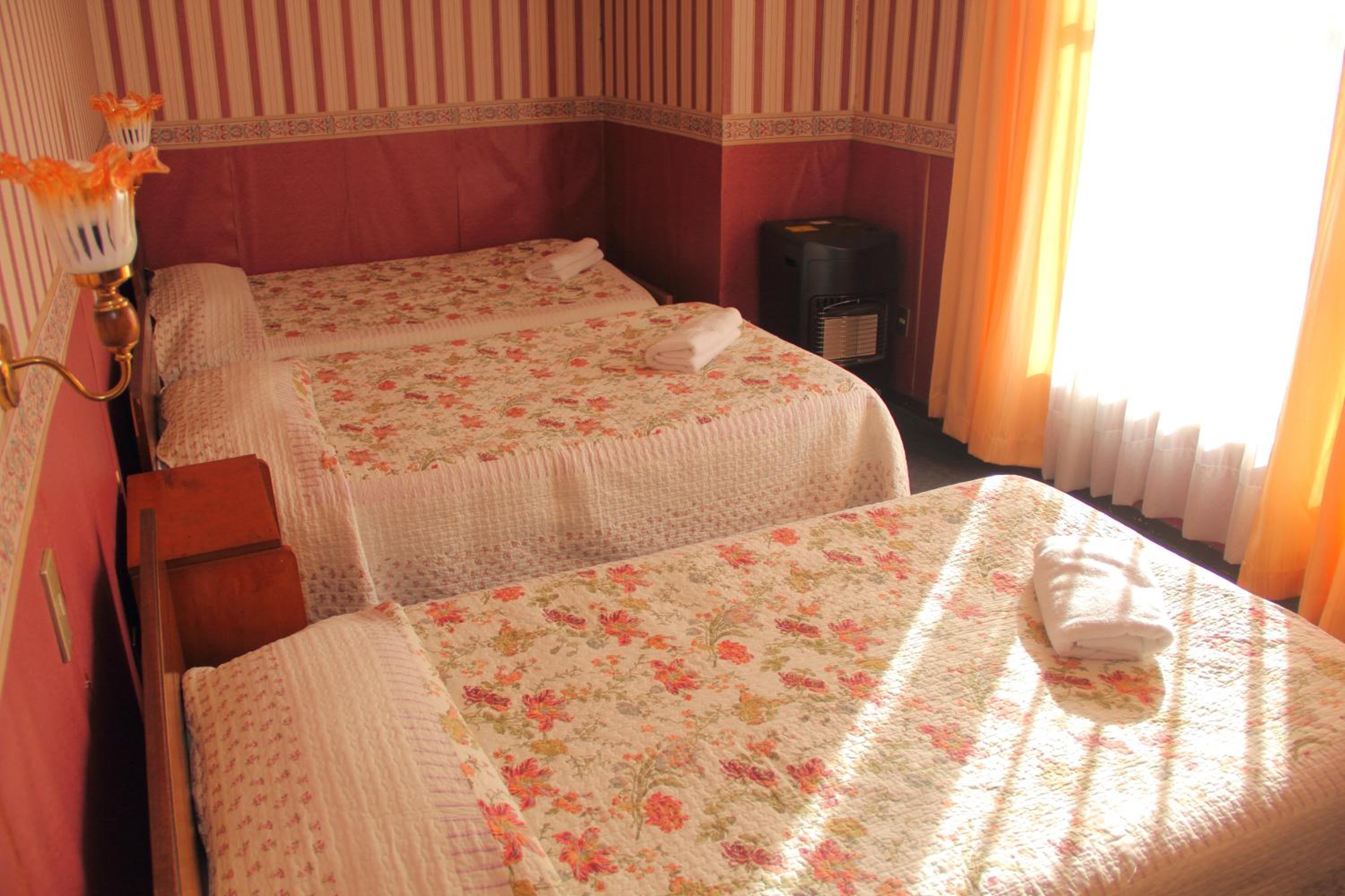 Triple Room With Shared Bathroom photo 2