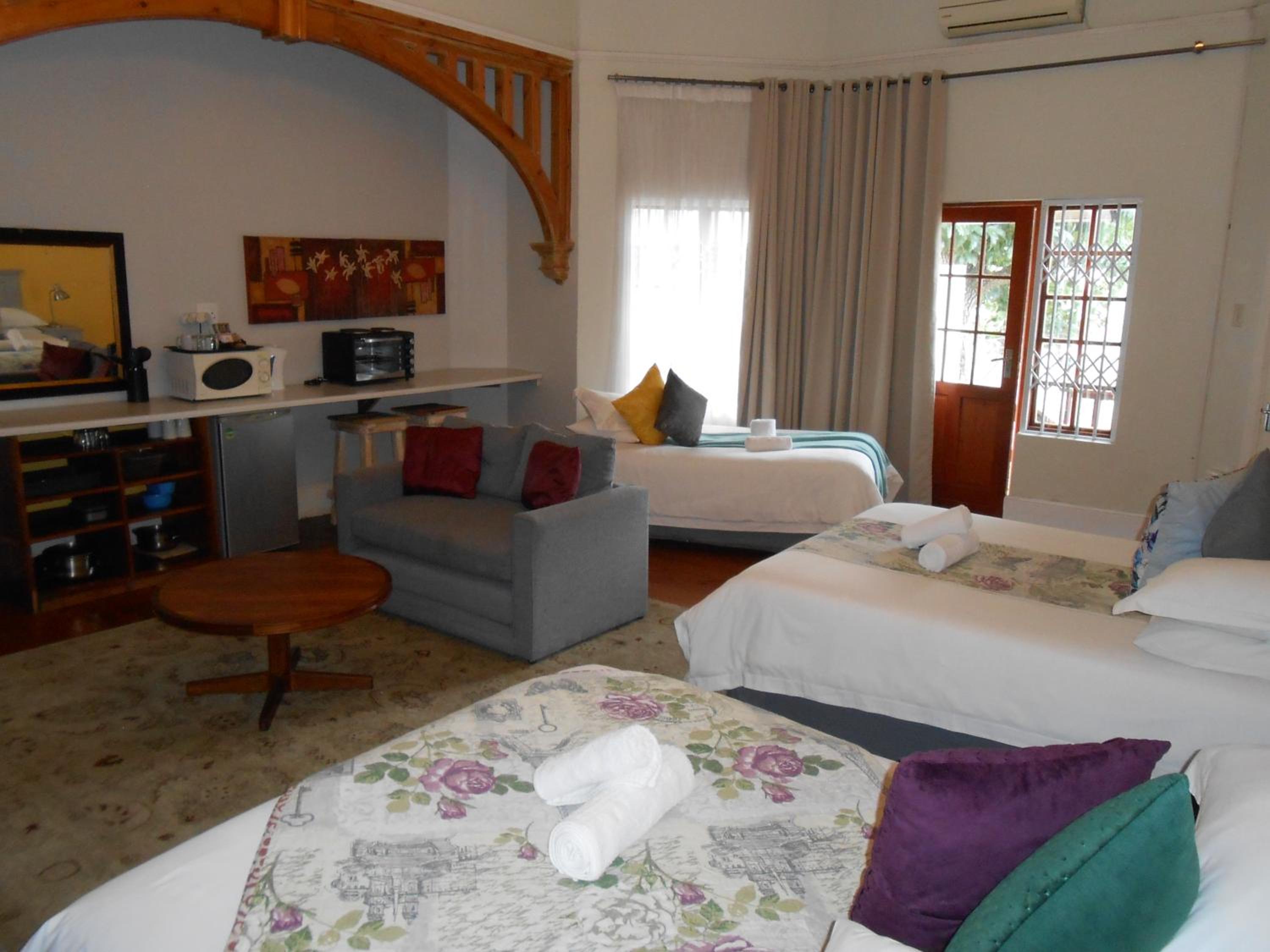 Family Room - Photo 2