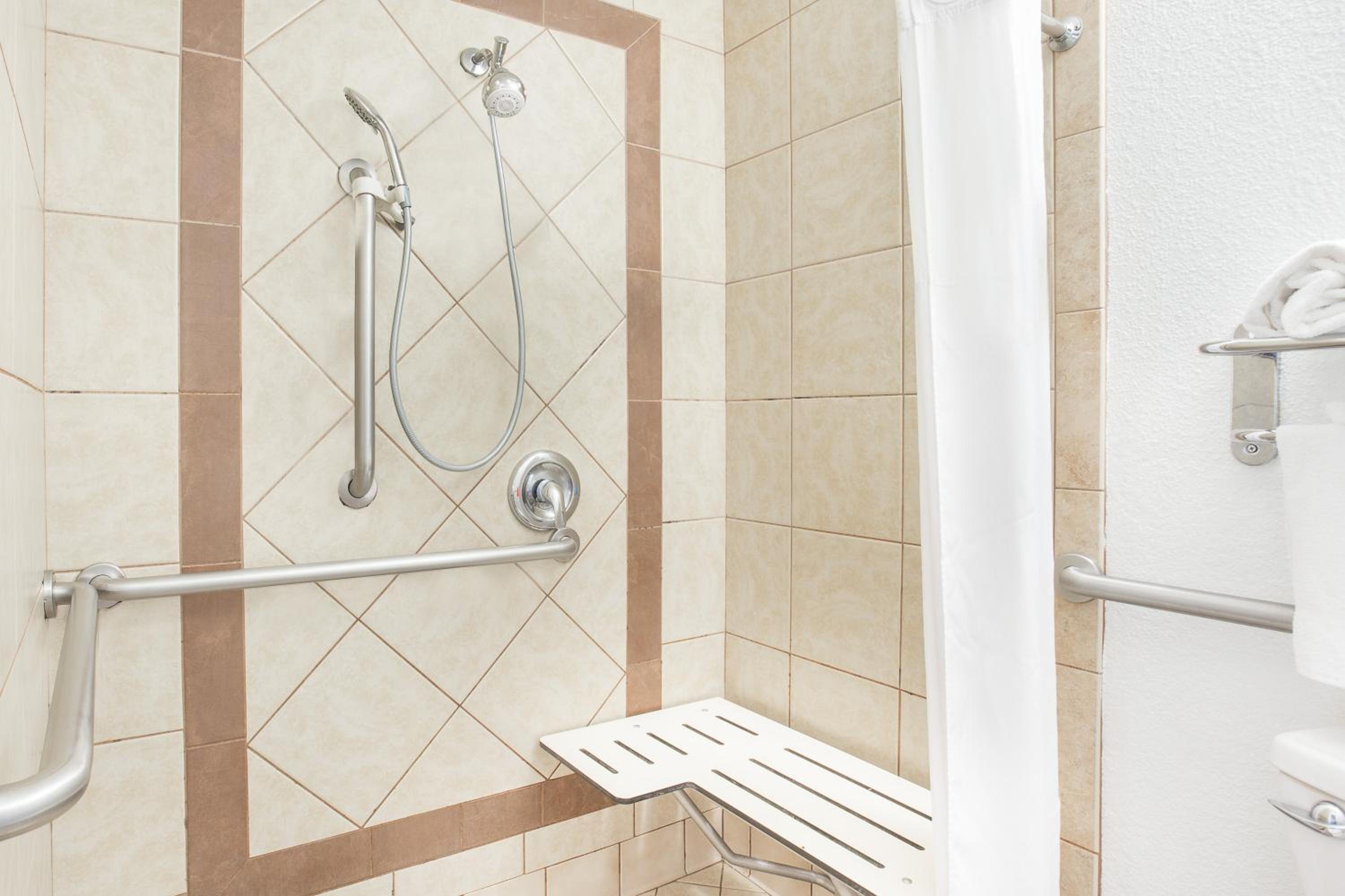 Queen Room - Disability Access/Non-Smoking - Photo 2