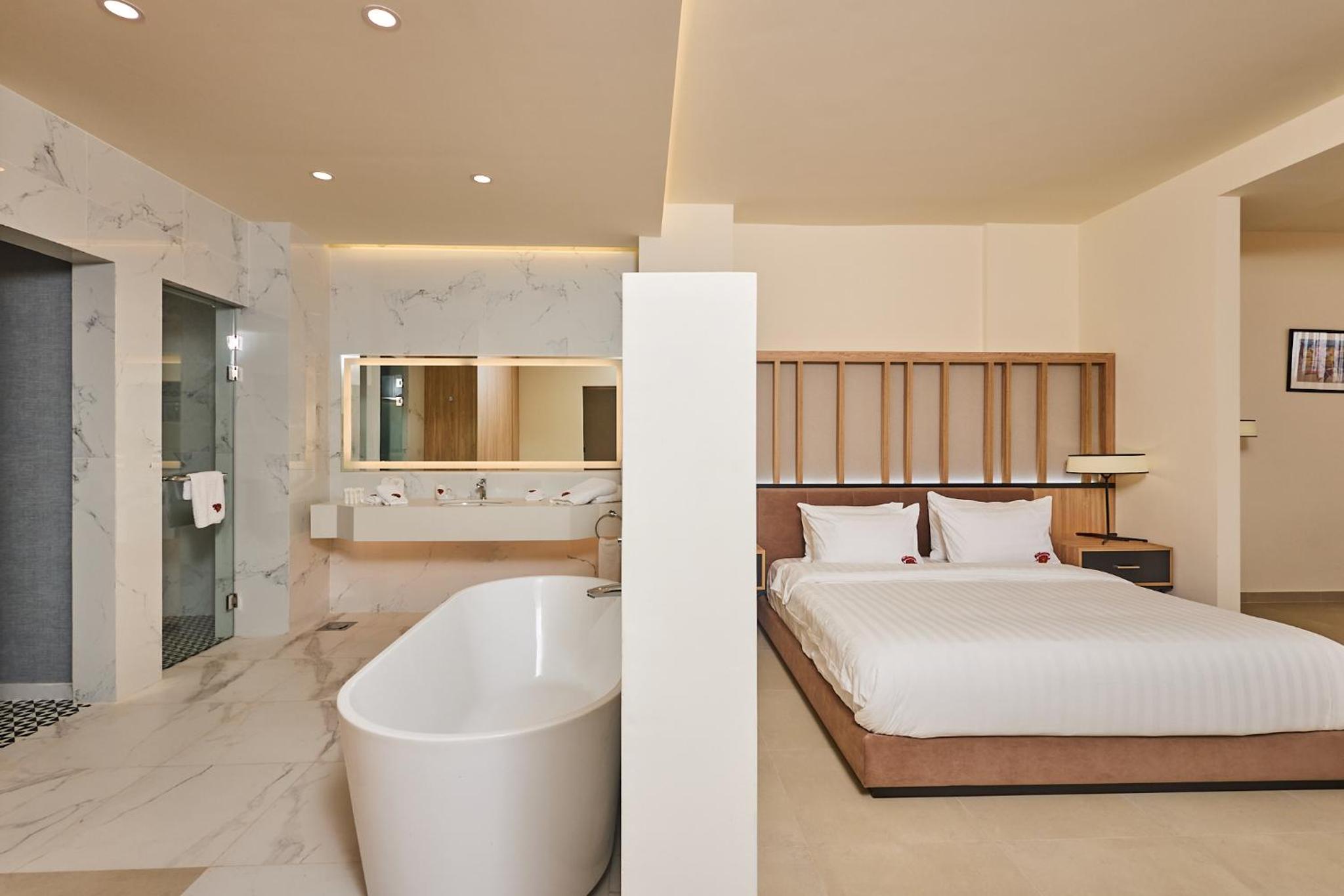 Queen Suite with Sea View