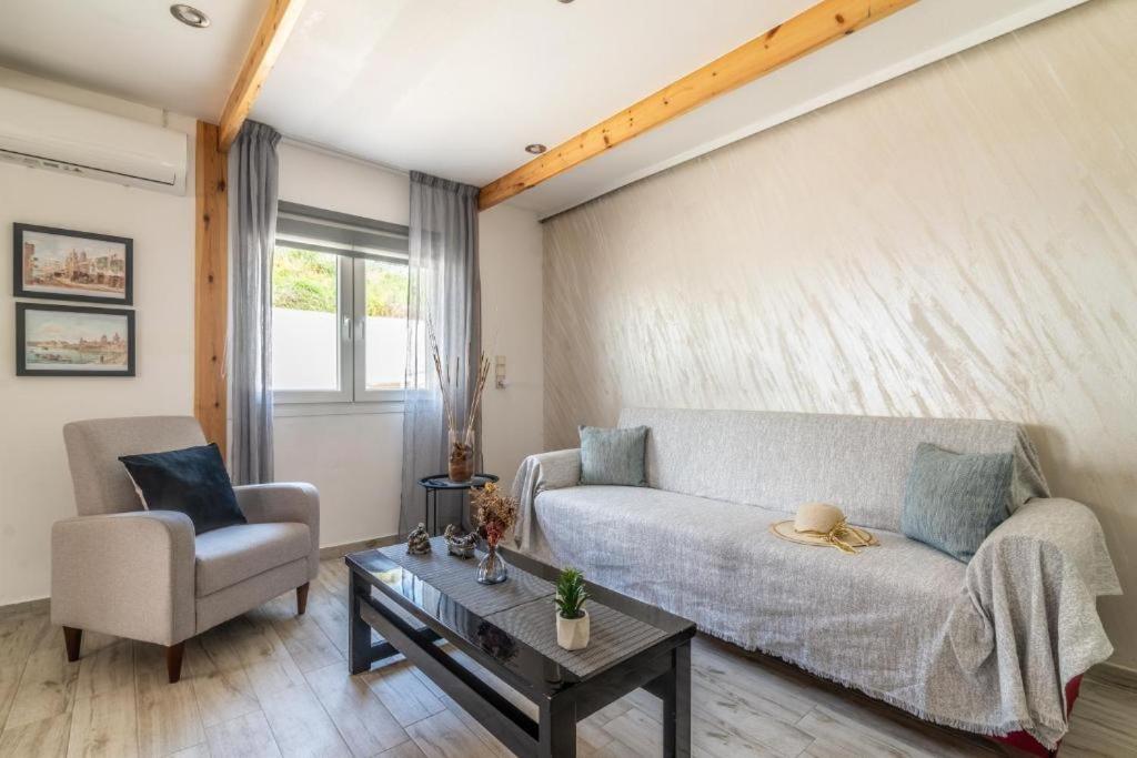 One-Bedroom Apartment with View photo 2