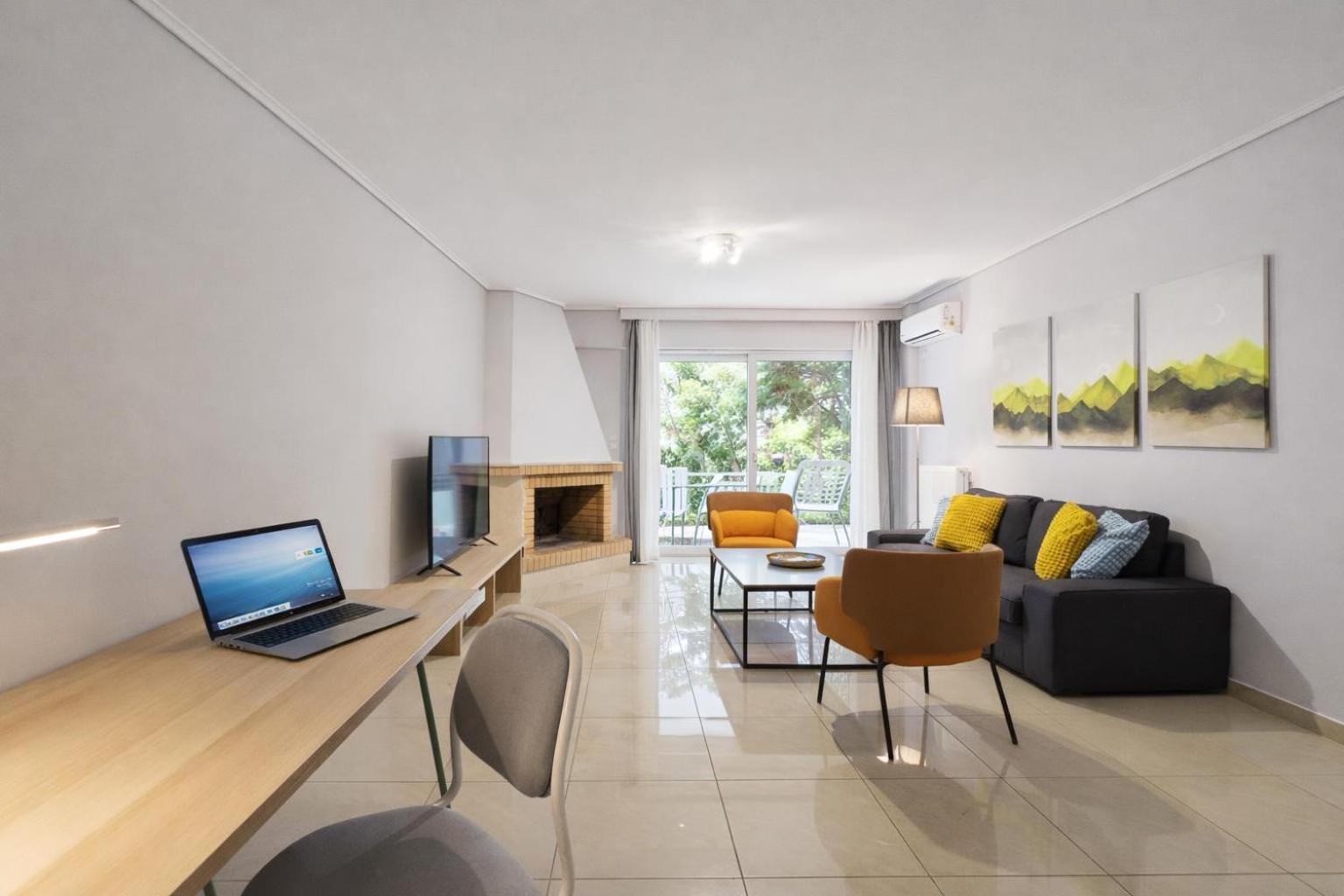 Three-Bedroom Apartment with Balcony photo 2