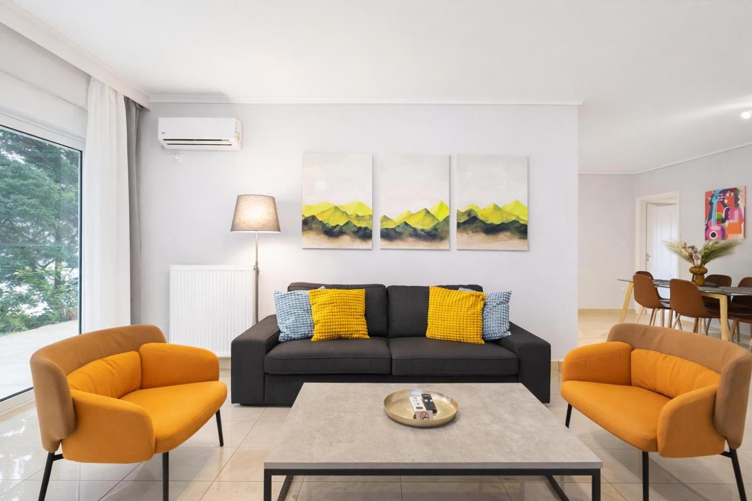Three-Bedroom Apartment with Balcony, photo 7
