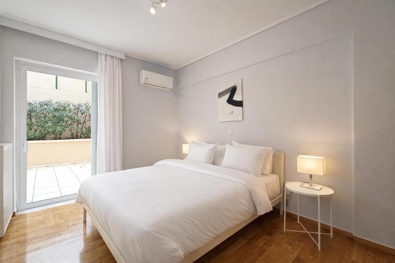 Three-Bedroom Apartment with Balcony photo 3