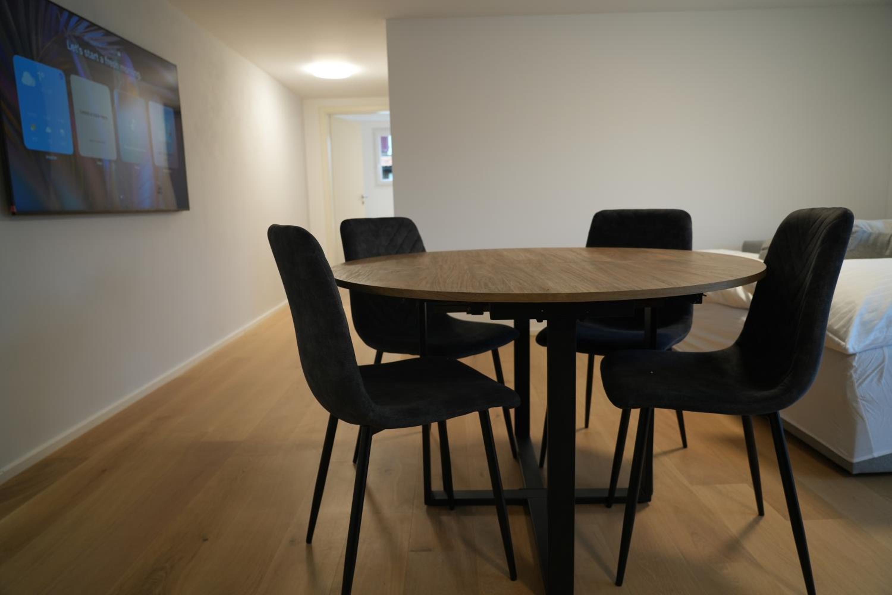 Two-Bedroom Apartment with Mountain View photo 2