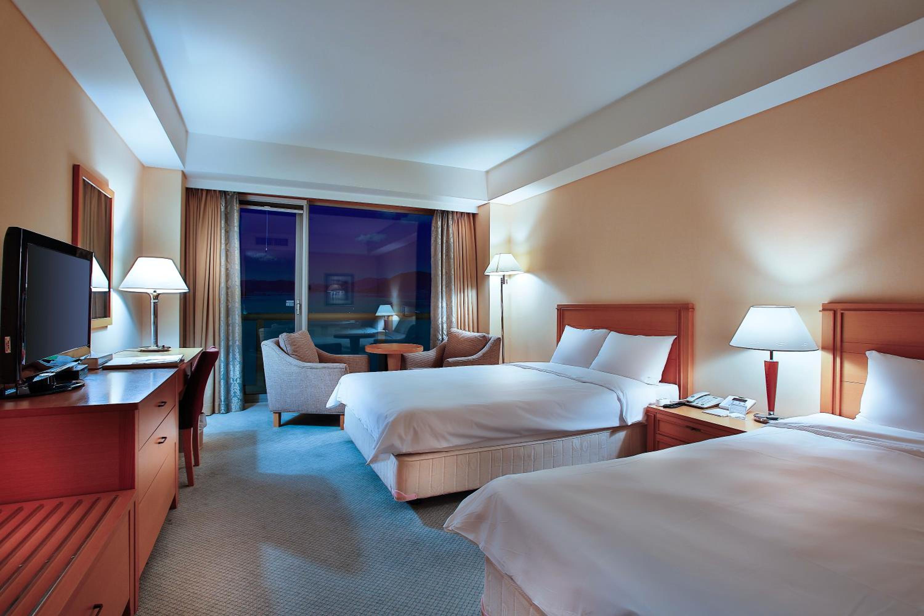 Special Offer - Deluxe Twin Room - Mountain View with Free Breakfast for 2 - Photo 7