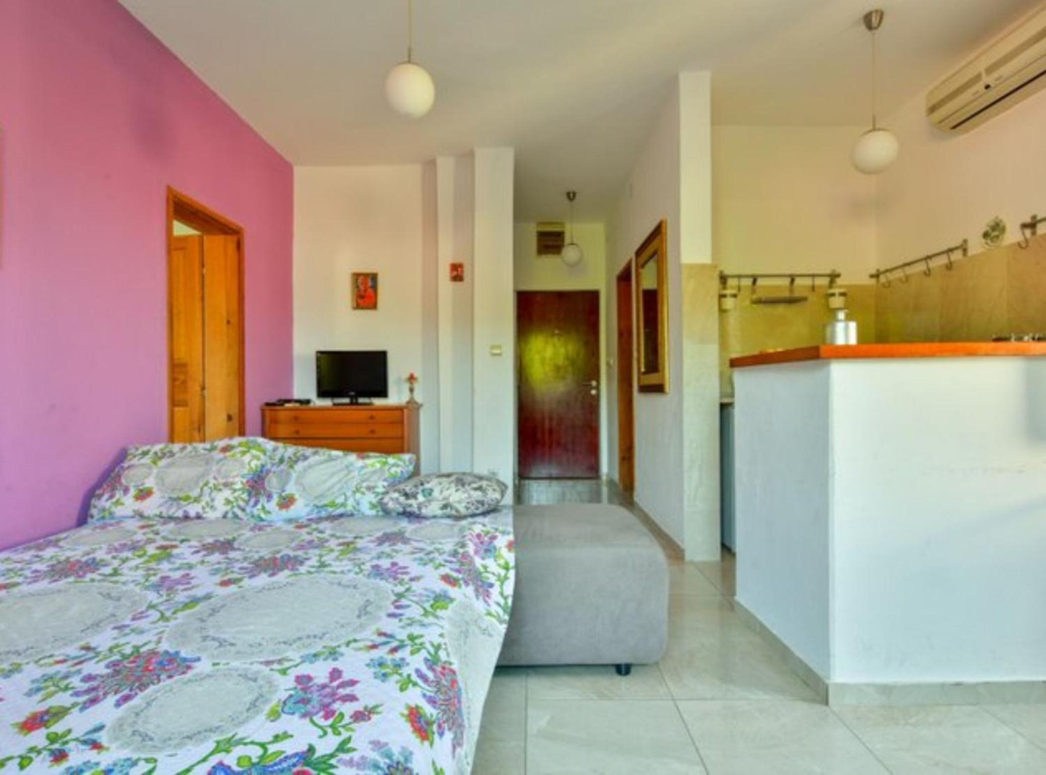 One Bedroom Apartment