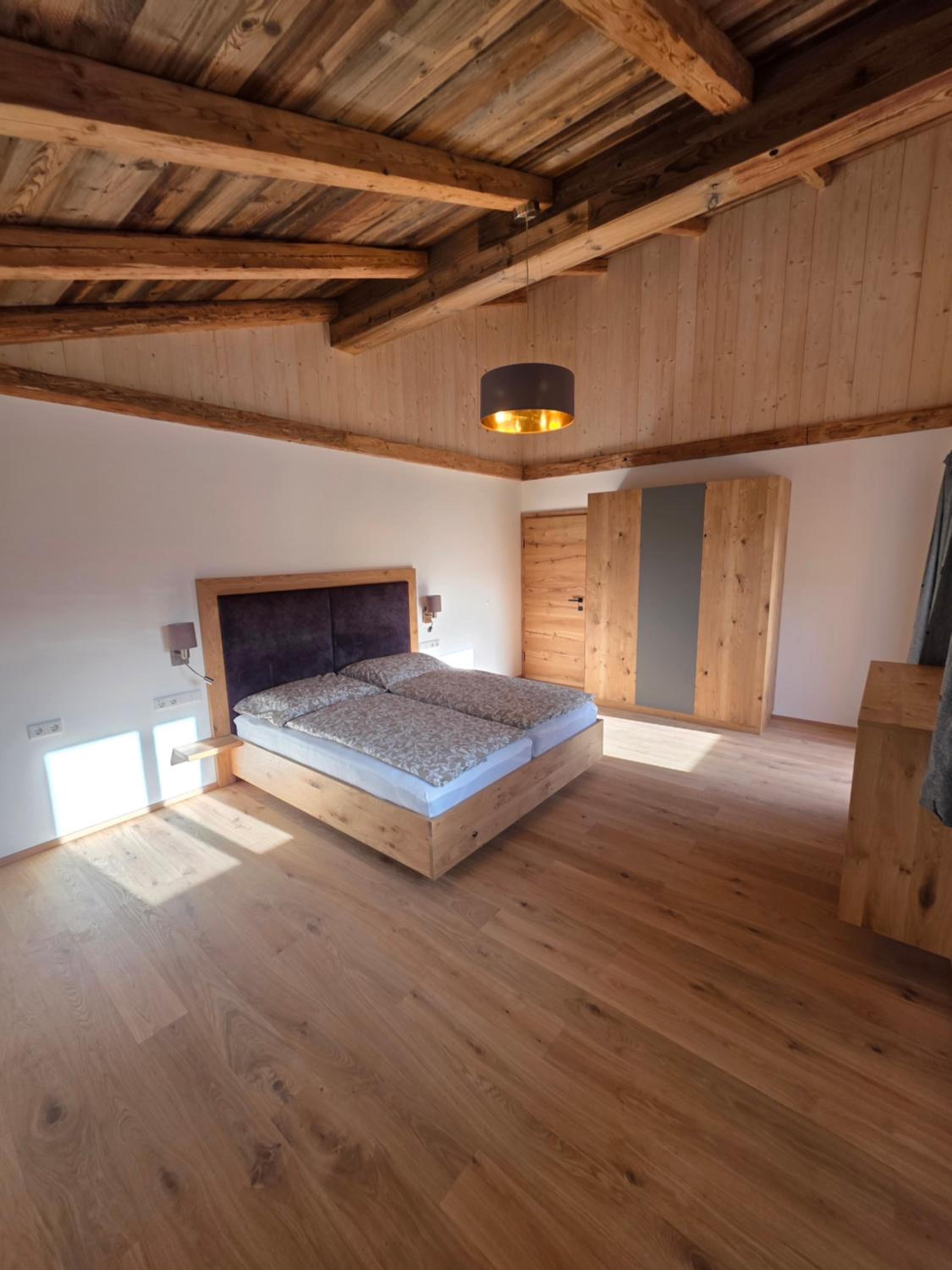 One-Bedroom Apartment with Balcony and Mountain View photo 1