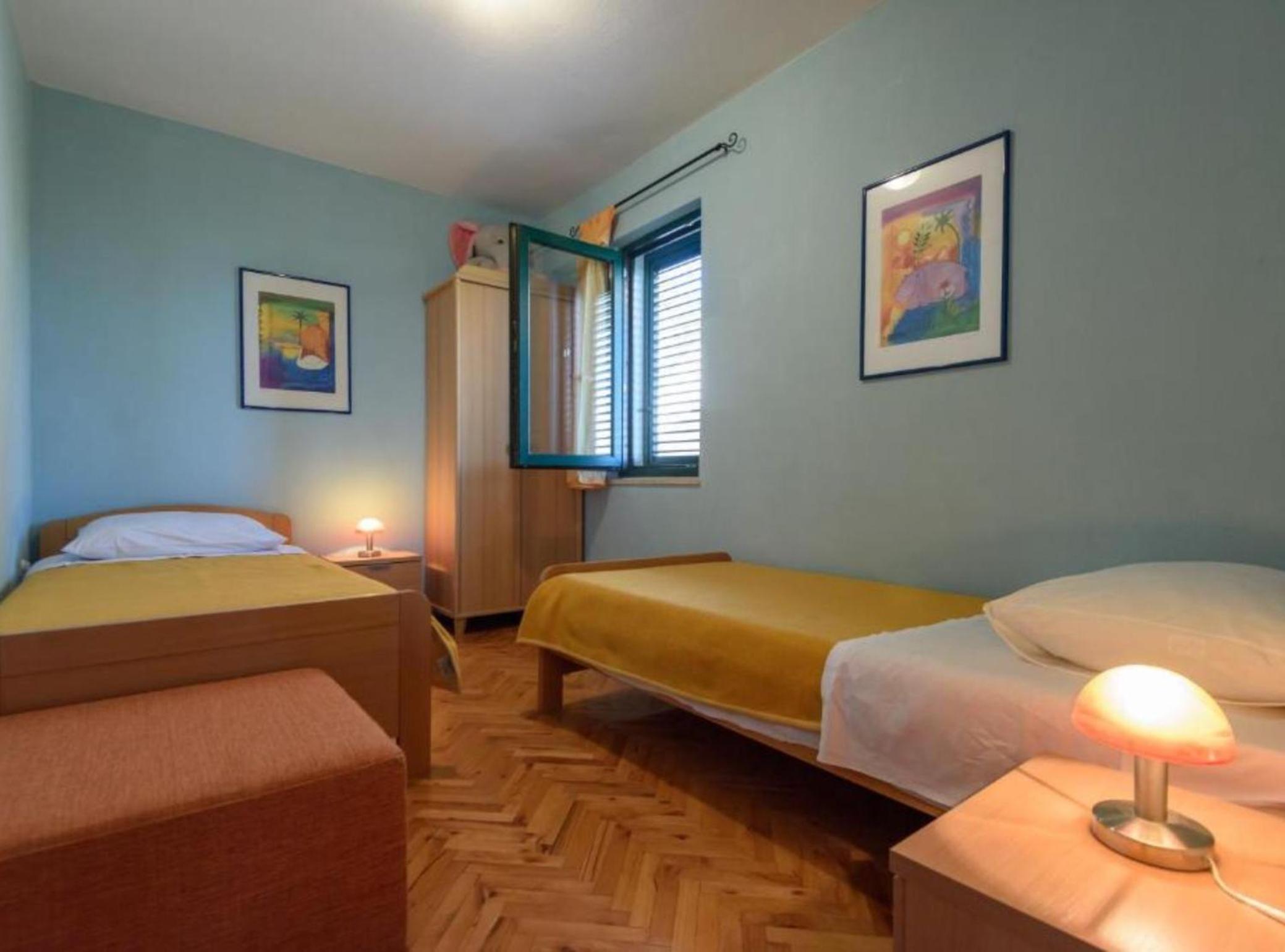 Five Bedroom Holiday Home