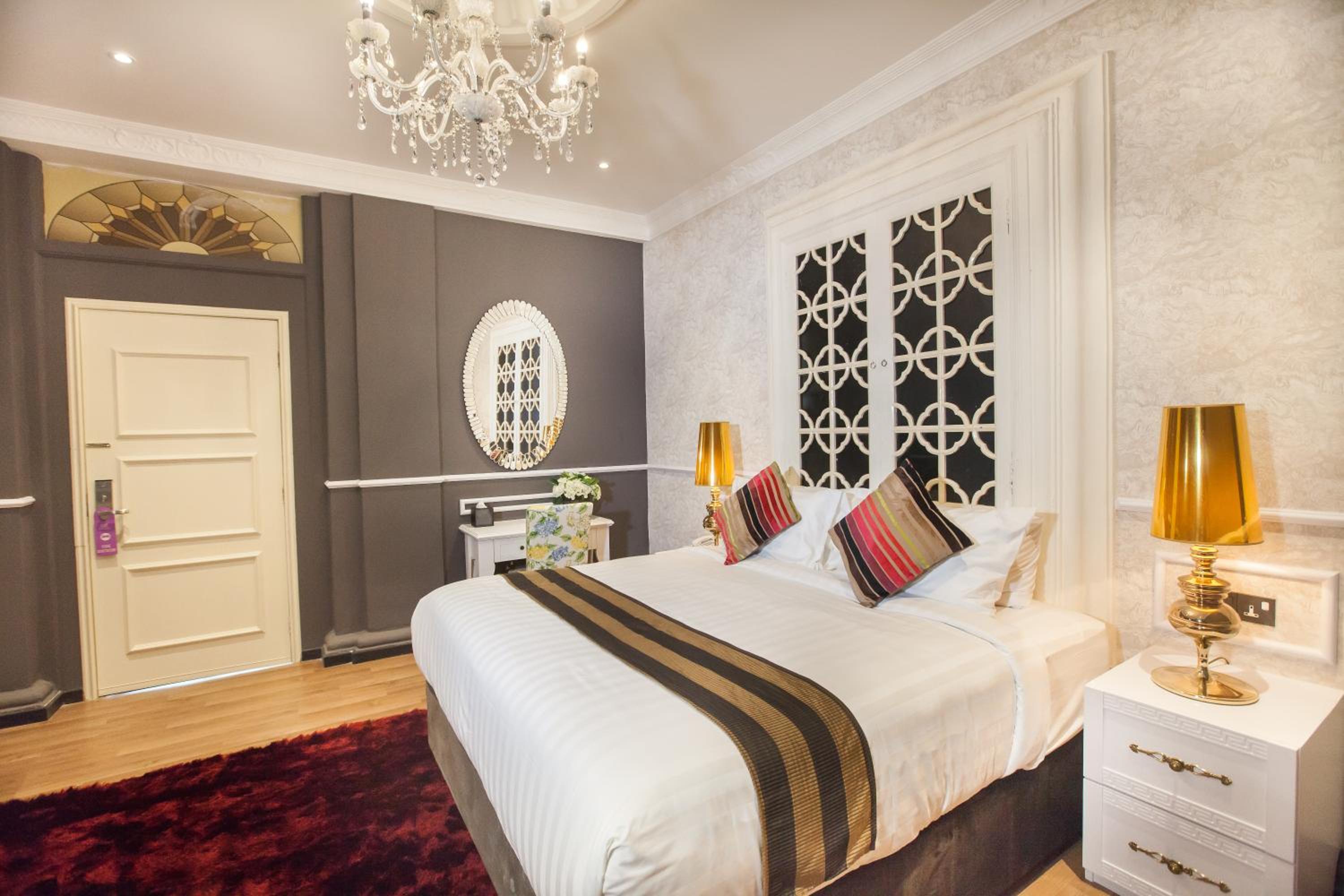 Deluxe Suite - Photo 3