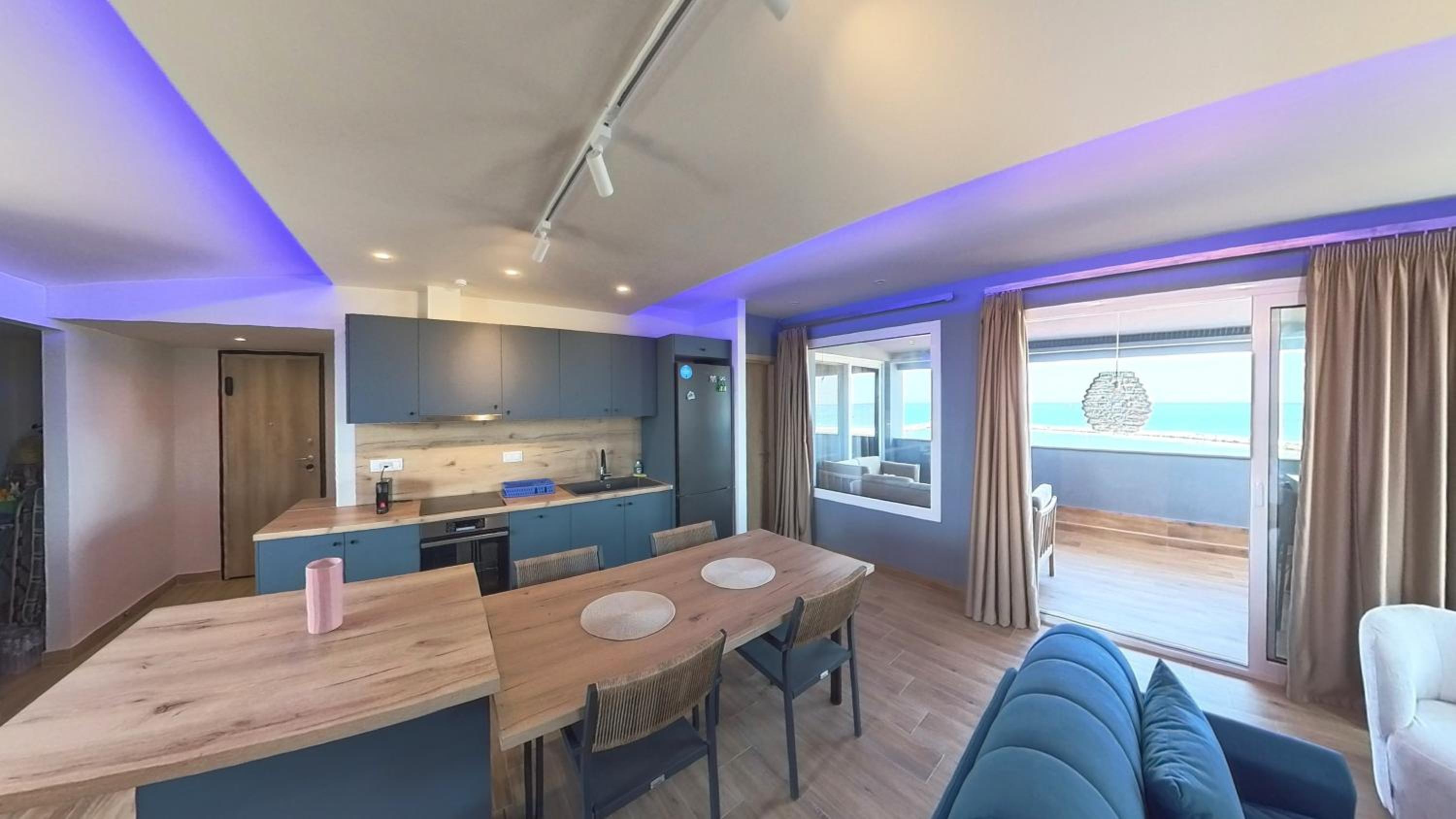One-Bedroom Apartment with Sea View photo 2