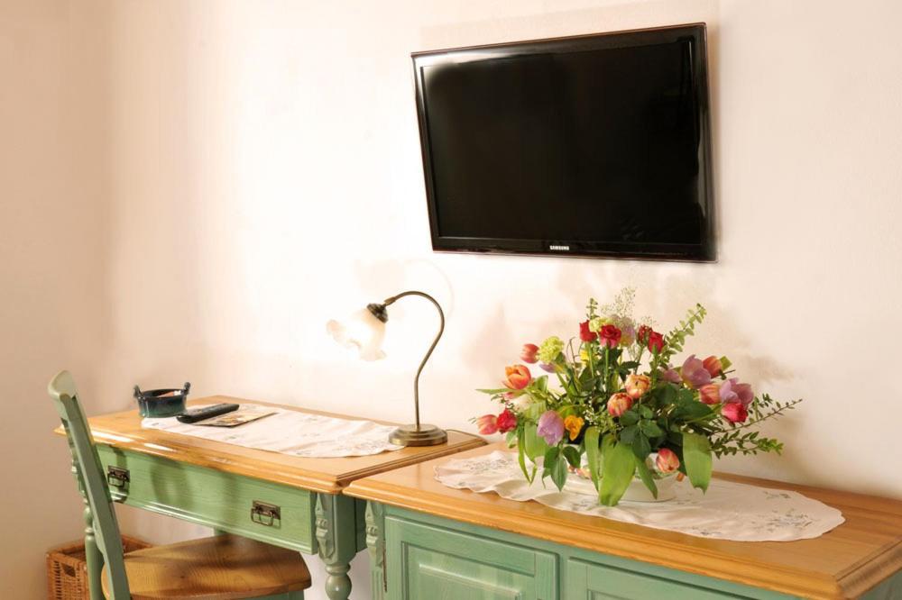 Double or Twin Room - Photo 9