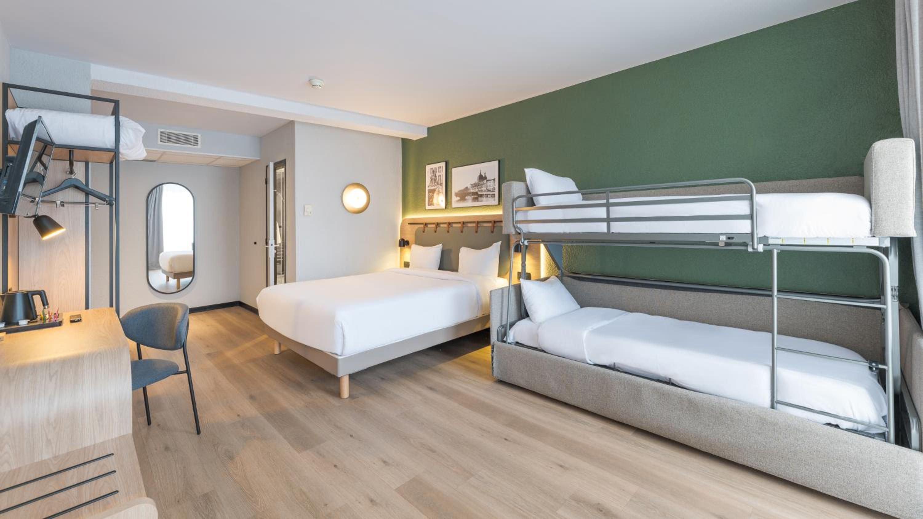 Standard Queen Room with One Sofa Bunk Bed - Photo 9