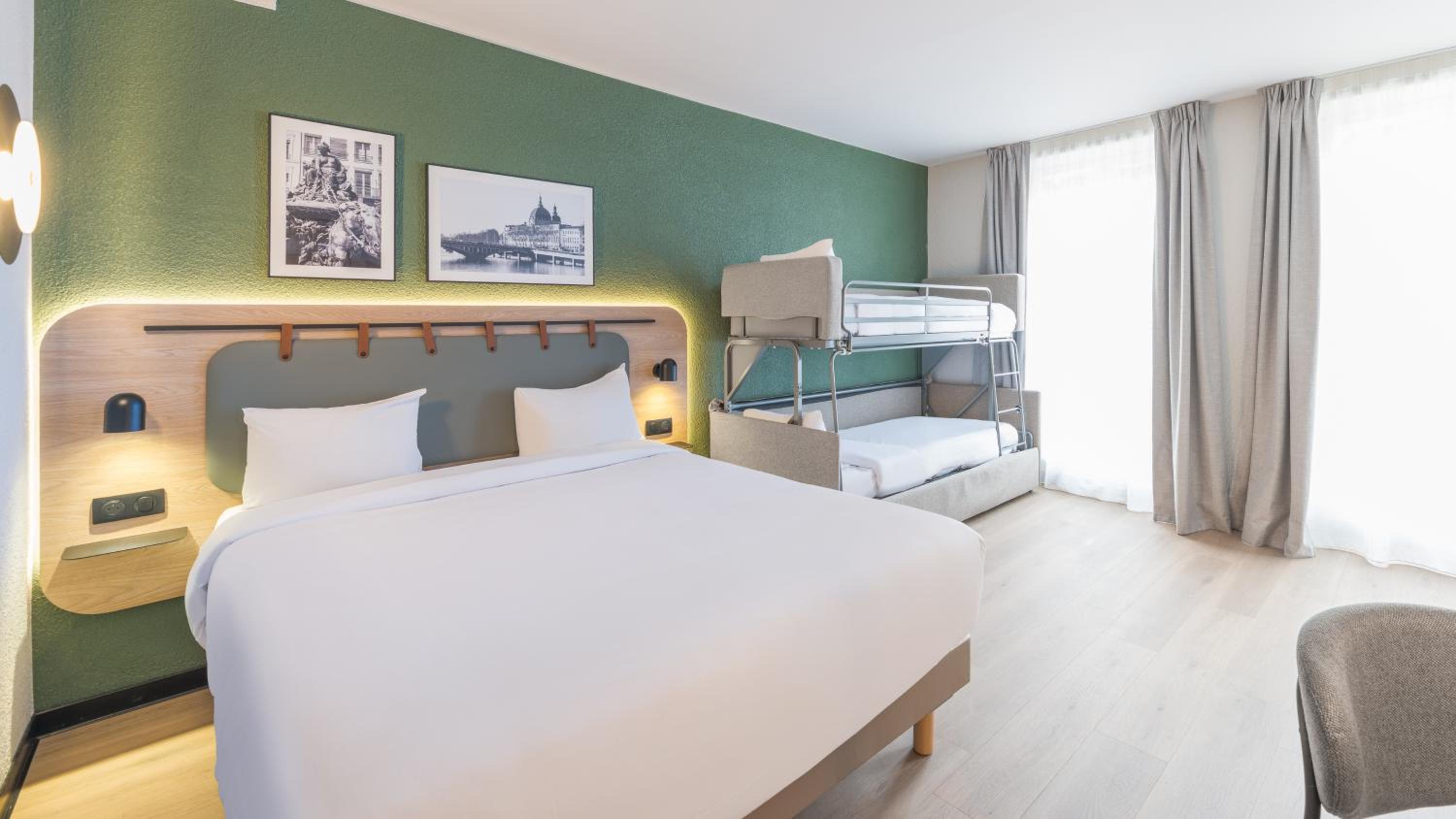 Standard Queen Room with One Sofa Bunk Bed - Photo 6
