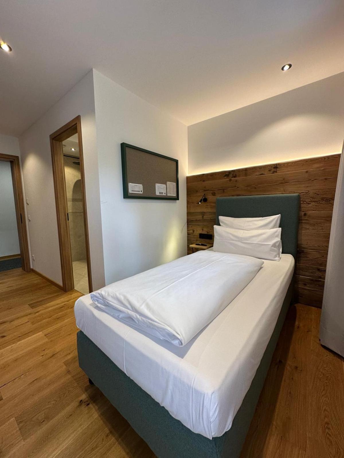 Single Room photo 2