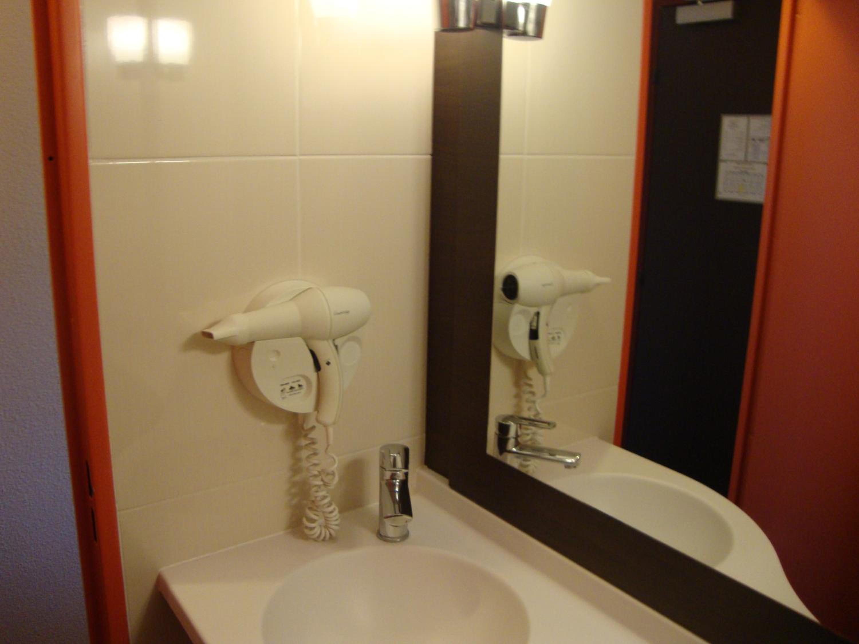 Twin Room - Standard photo 1