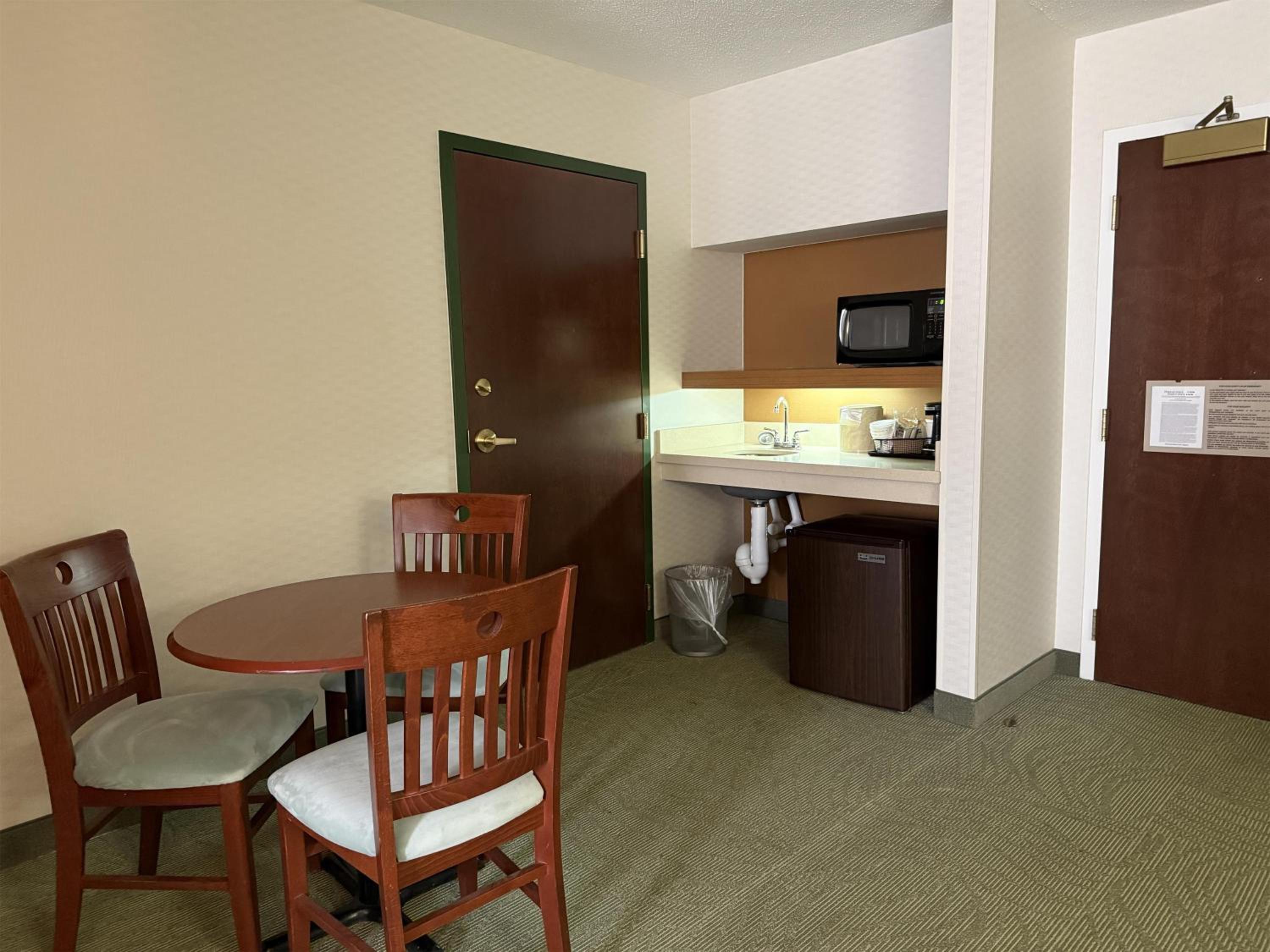 Double Room with Two Double Beds, Sofa Bed and Wet Bar - Non-Smoking - Photo 4