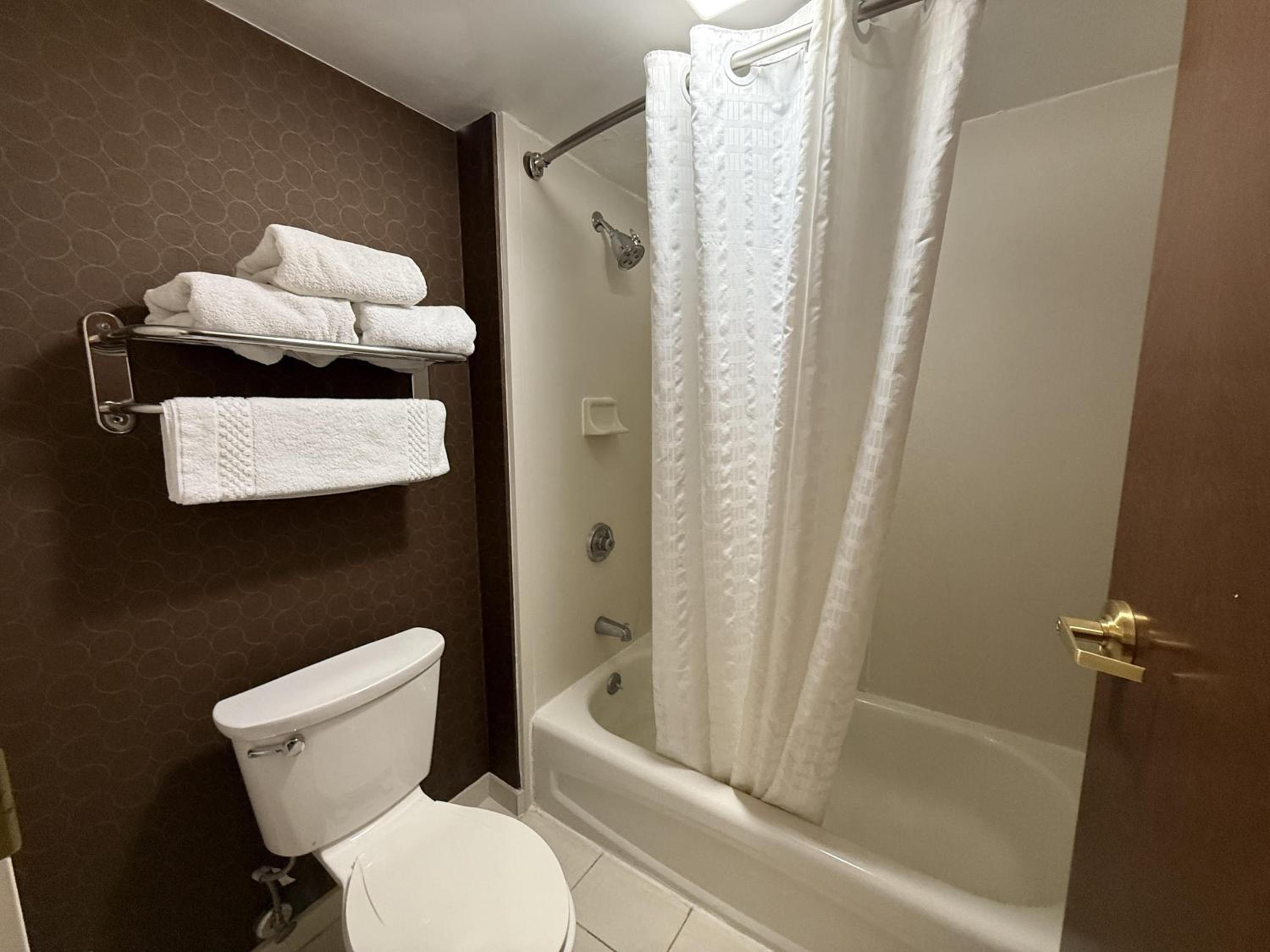 Double Room with Two Double Beds, Sofa Bed and Wet Bar - Non-Smoking - Photo 7