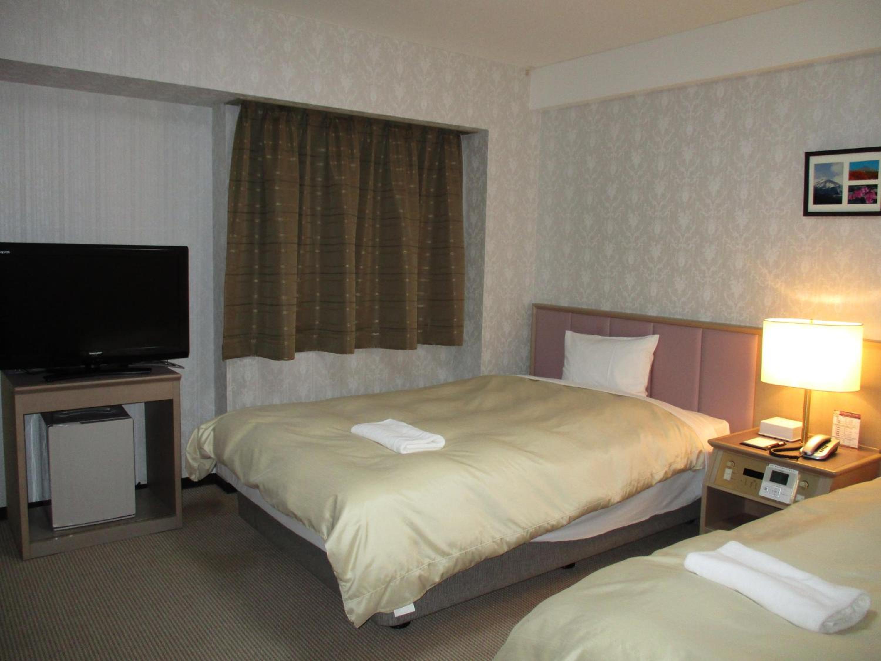 Twin Room - Non-Smoking photo 1