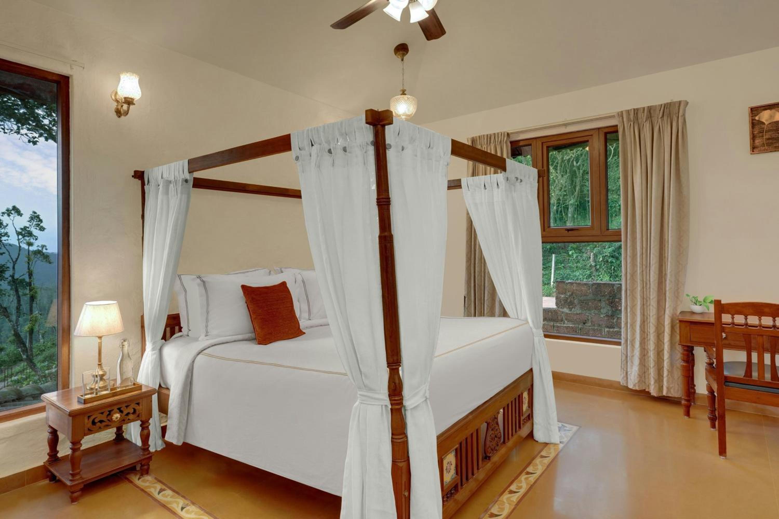 Fern Classic King Suite with Mountain View photo 2