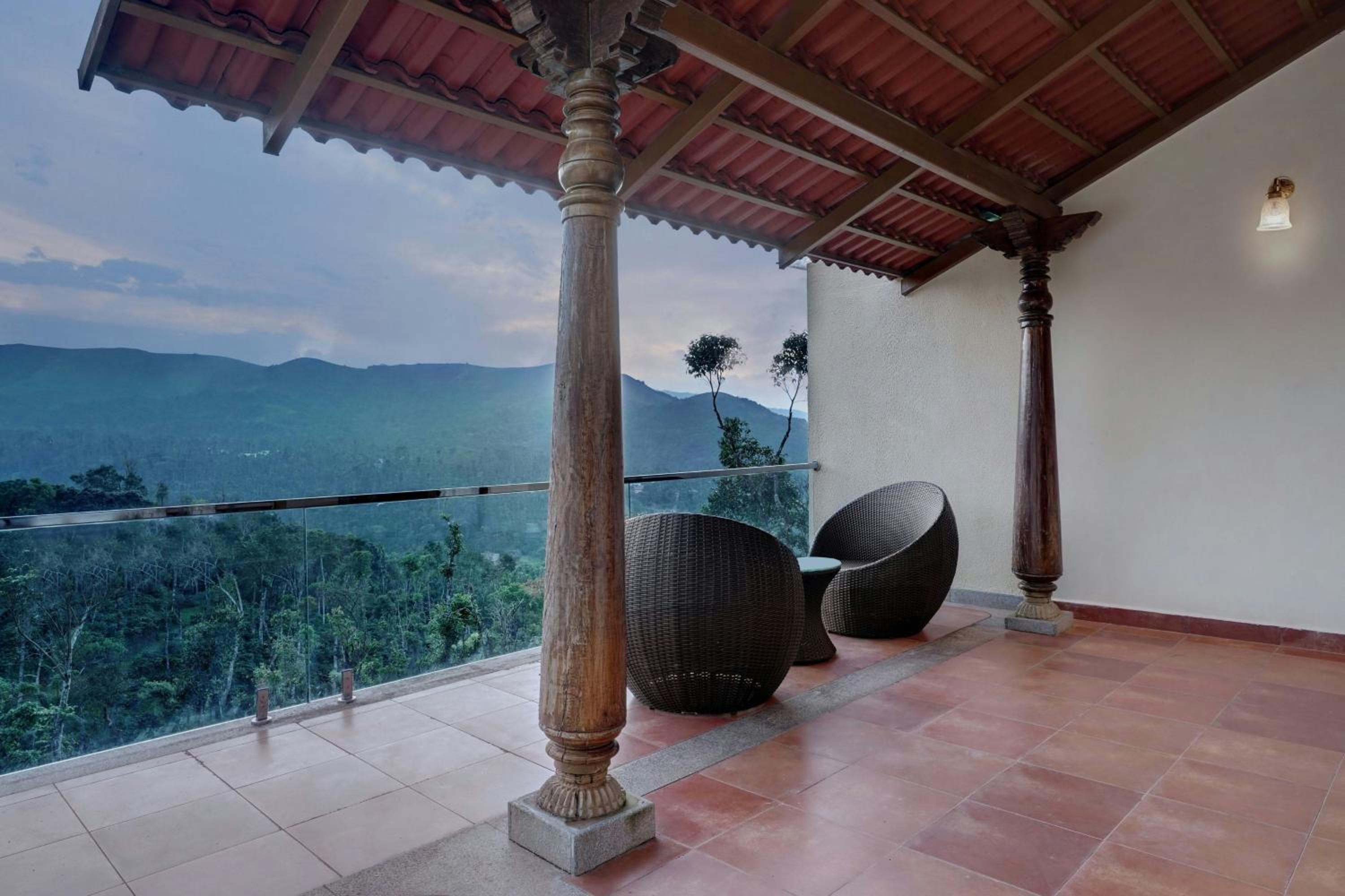 Fern Classic King Suite with Mountain View photo 3