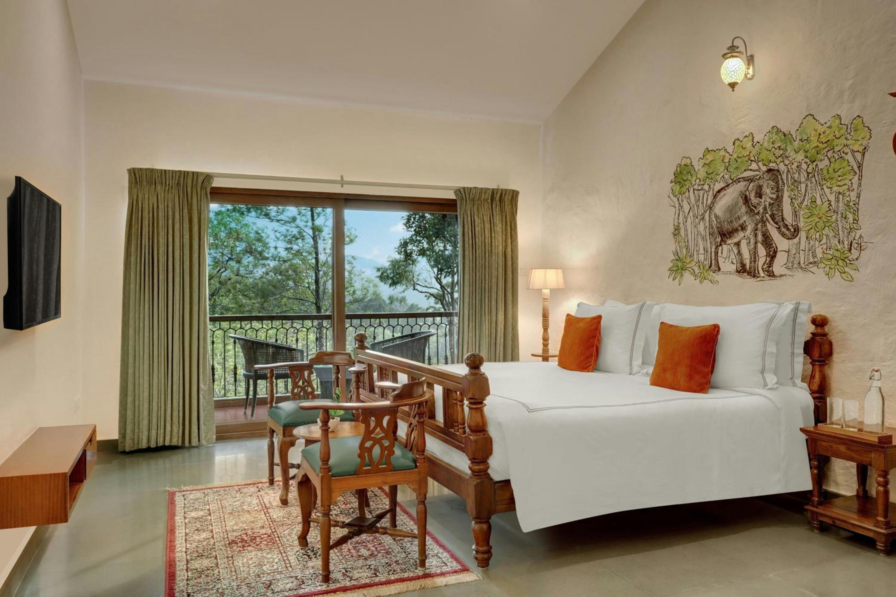 Winter Green Cottage with King Bed and Balcony - Mountain View photo 2