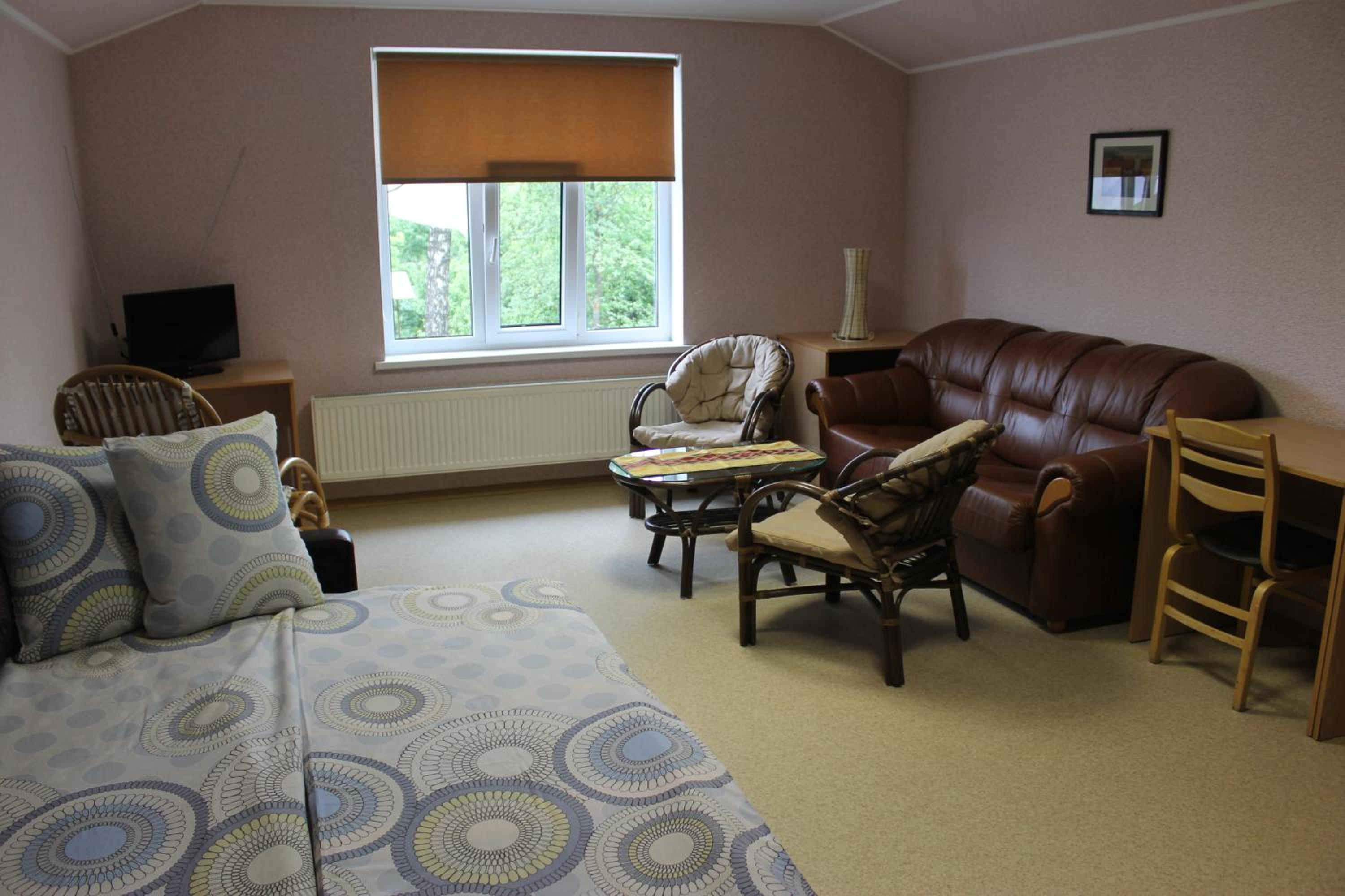 Family Room with Private Bathroom photo 2