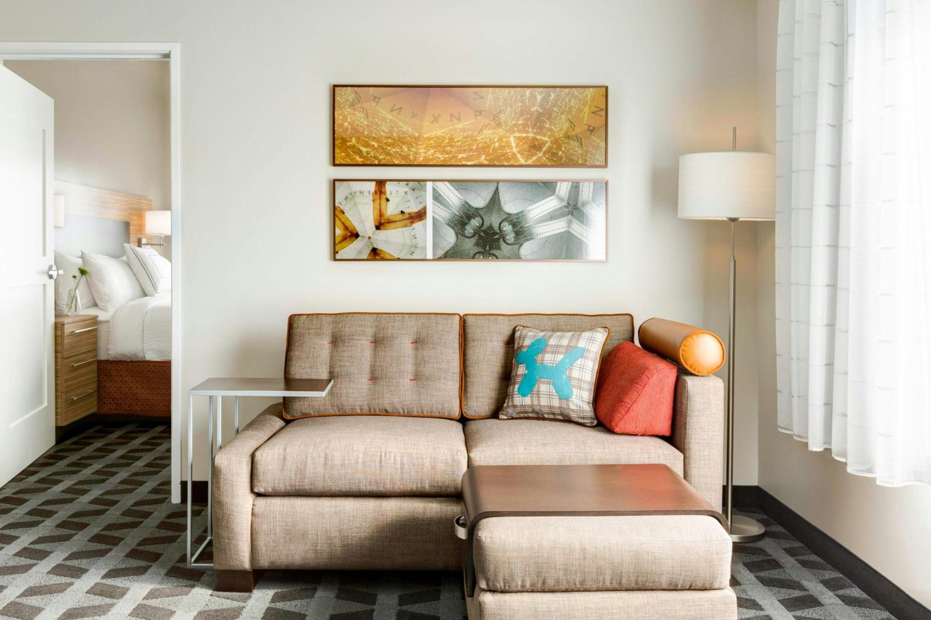 One-Bedroom King Suite with Sofa Bed  photo 3