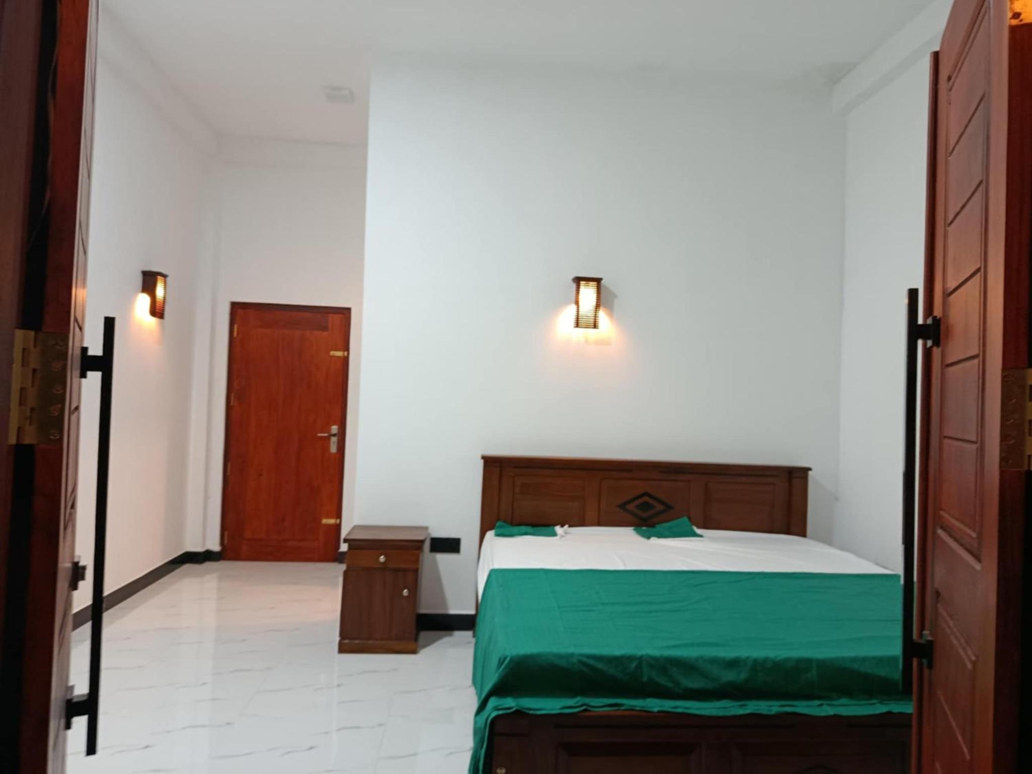 Queen Room with Balcony photo 3