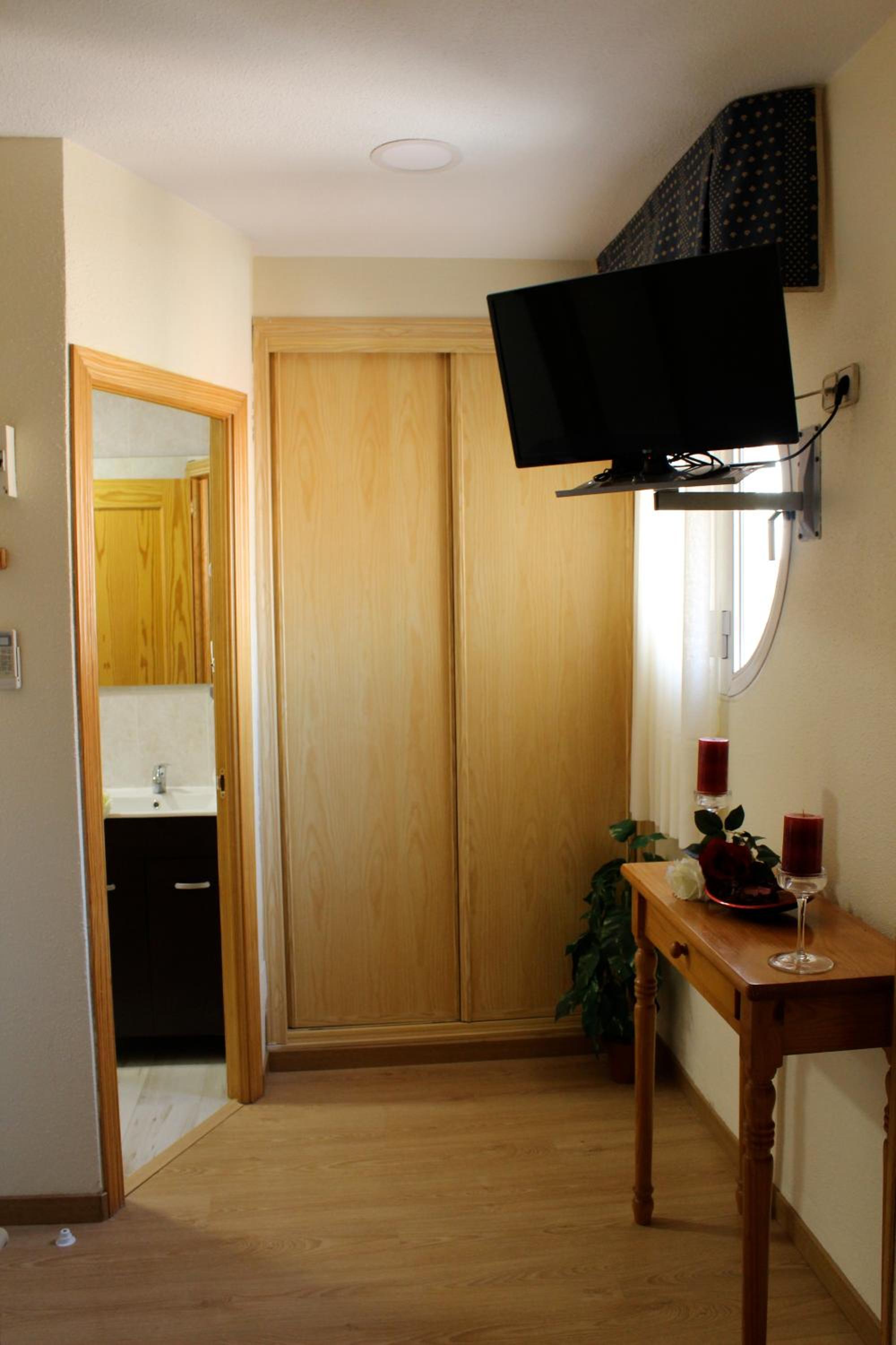 Double Room - Photo 23