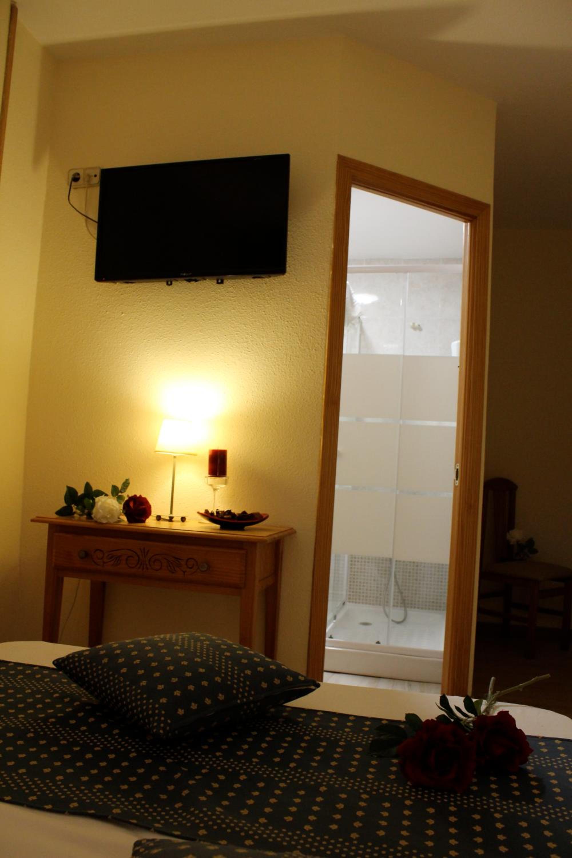 Double Room - Photo 10