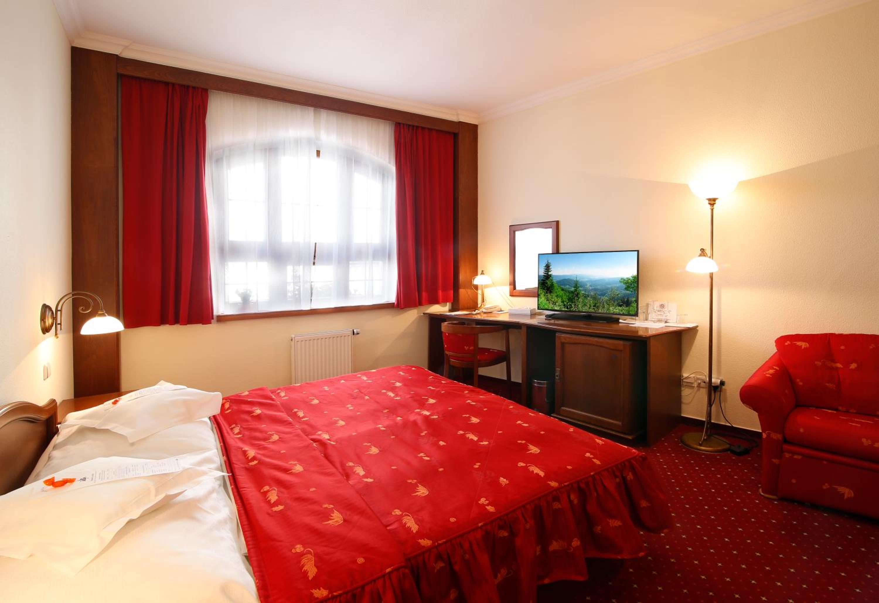 Large Double Room - Photo 8